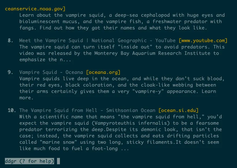 Ảnh chụp màn hình các mục kết quả tìm kiếm hiển thị từ công cụ ddgr trên terminal Linux, bao gồm tiêu đề, tên miền và mô tả.