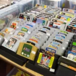 Bộ sưu tập băng game Nintendo 64 và các hệ máy console cổ điển trên bàn