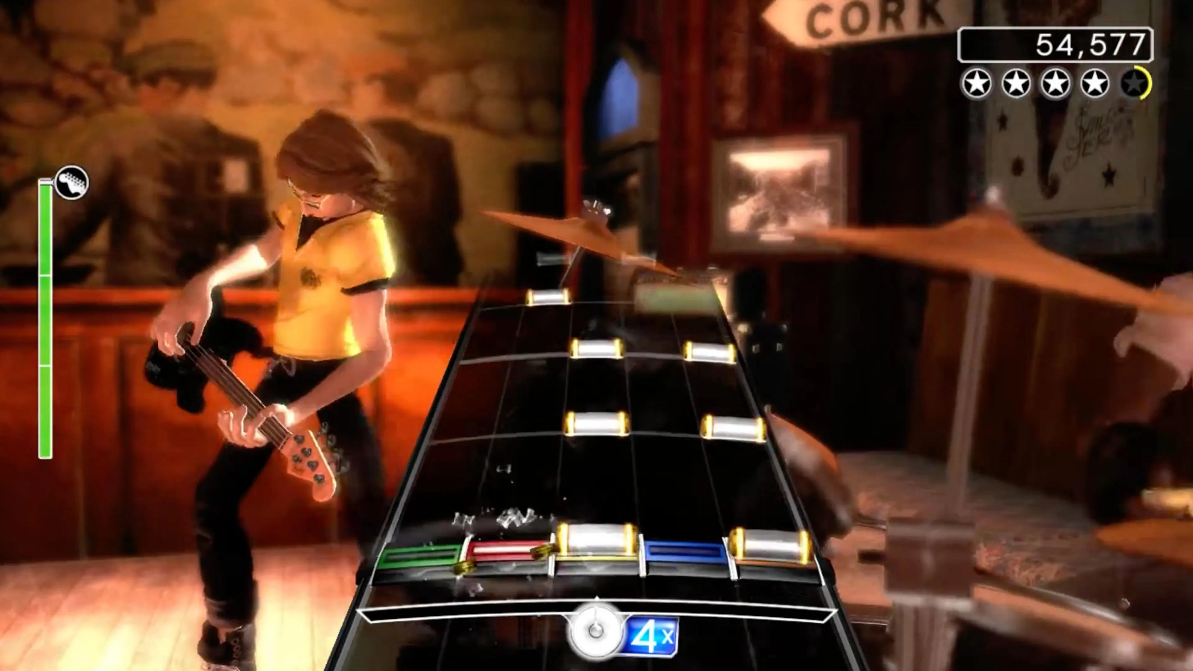 Bốn nhạc công ảo đang biểu diễn trên sân khấu trong game Rock Band 2