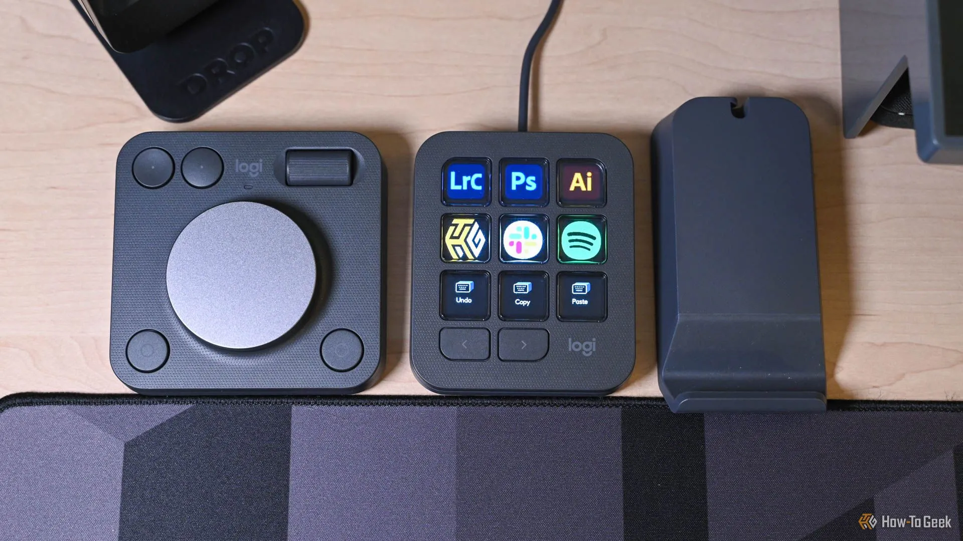 Các thành phần của Logitech MX Creative Console bao gồm Keypad, Dialpad và chân đế được đặt trên bàn