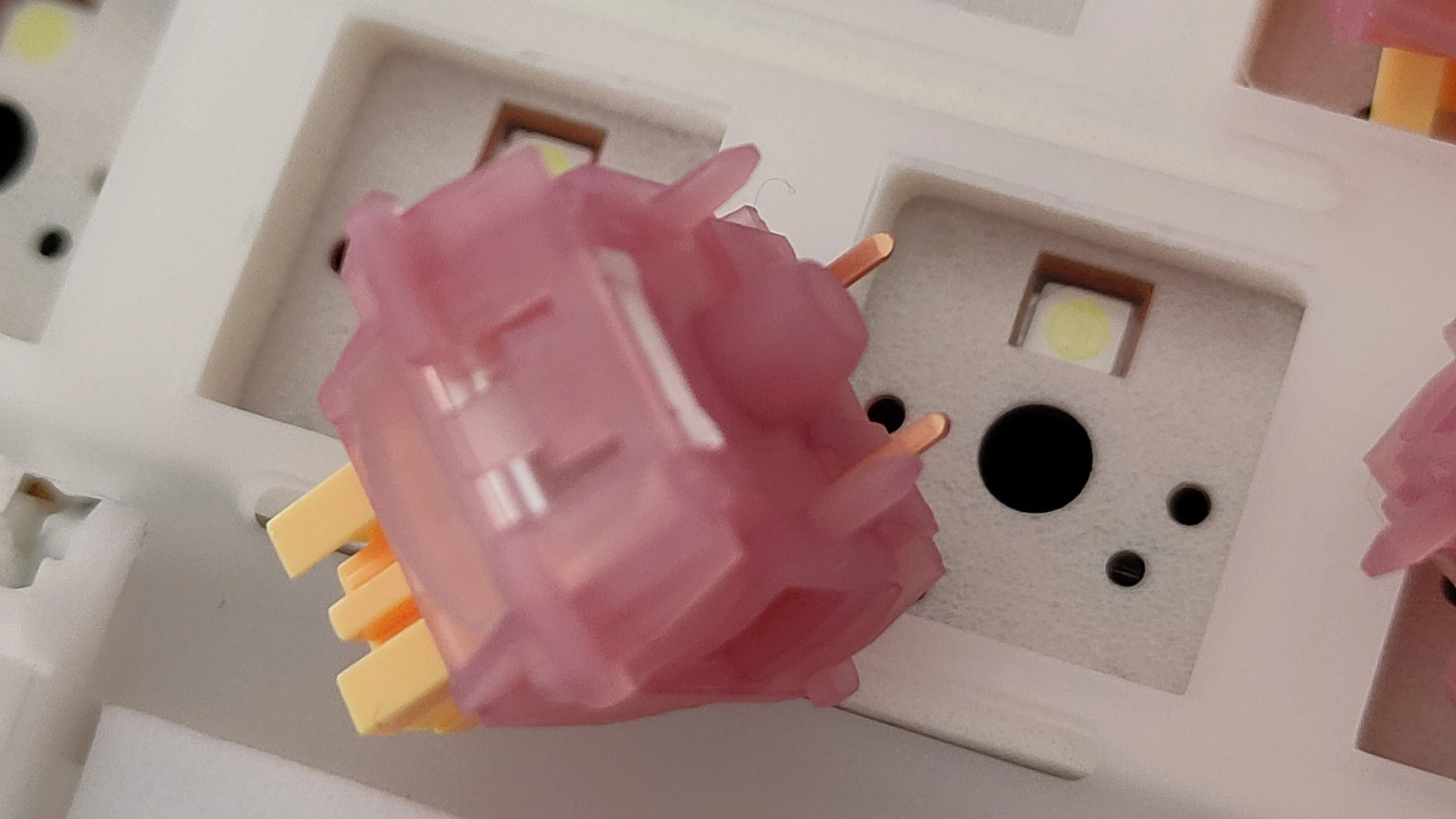 Cận cảnh switch Outemu Silent Peach V3