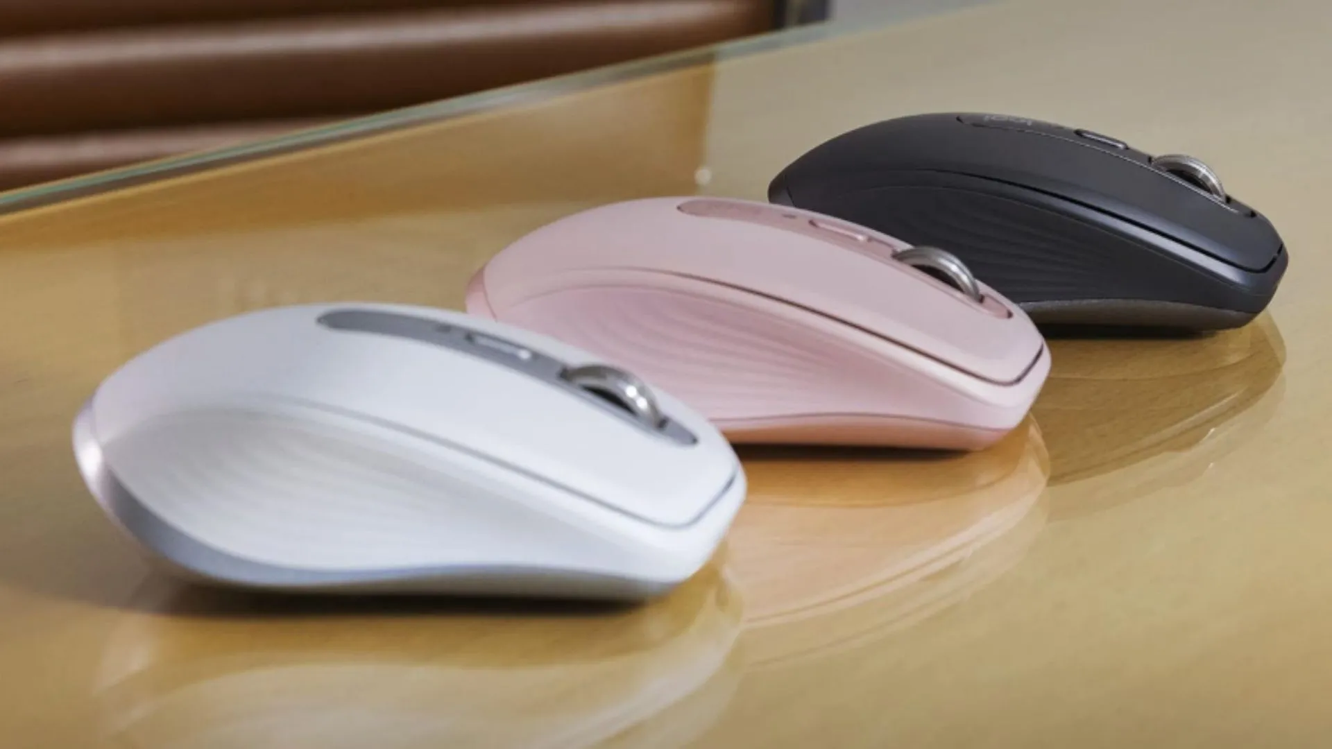 Chuột không dây Logitech MX Anywhere 3S với ba tùy chọn màu sắc (đen, trắng, hồng), nhấn mạnh tính thời trang và tiện dụng