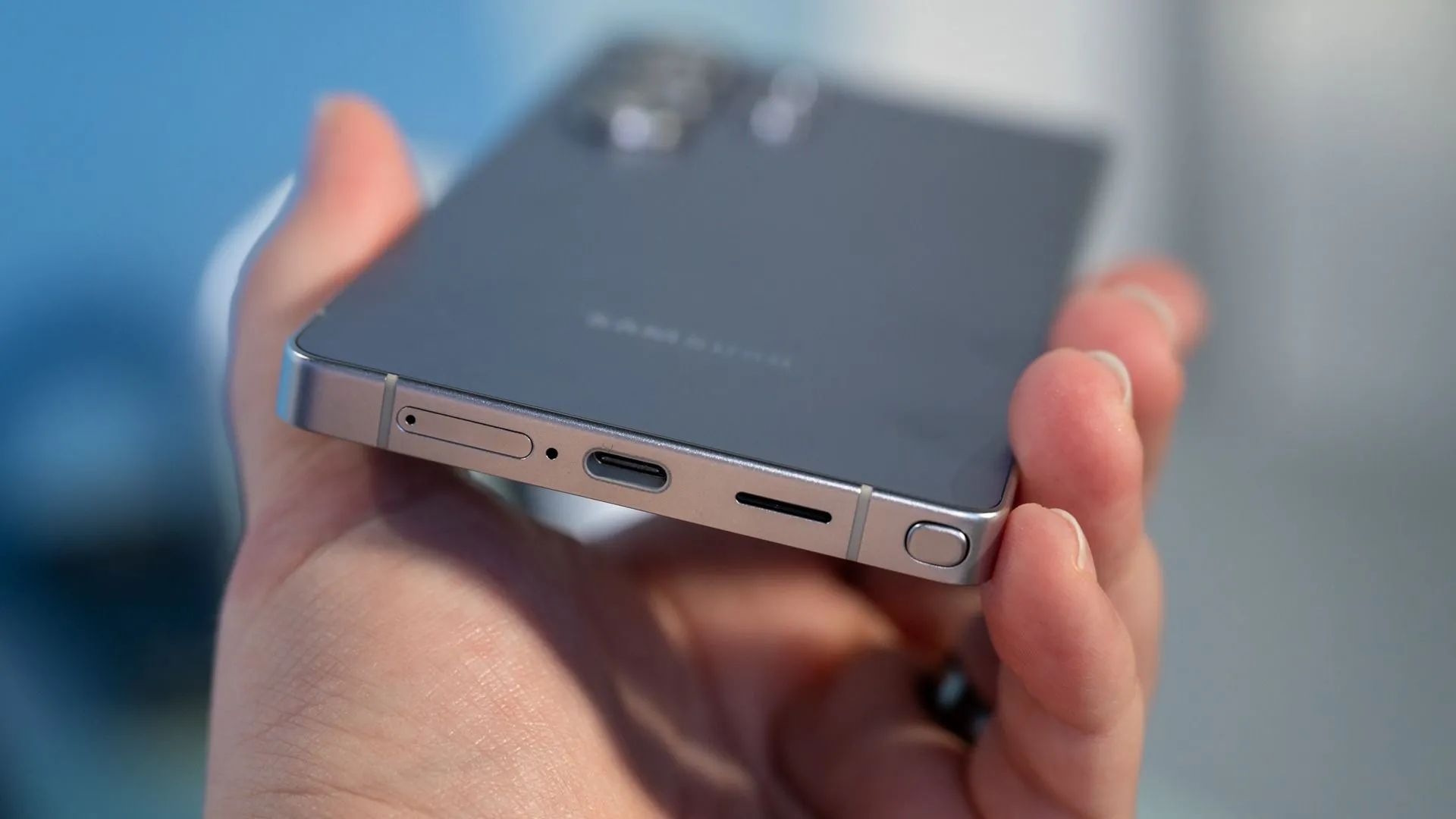 Cổng sạc USB-C trên Samsung Galaxy S25 Ultra