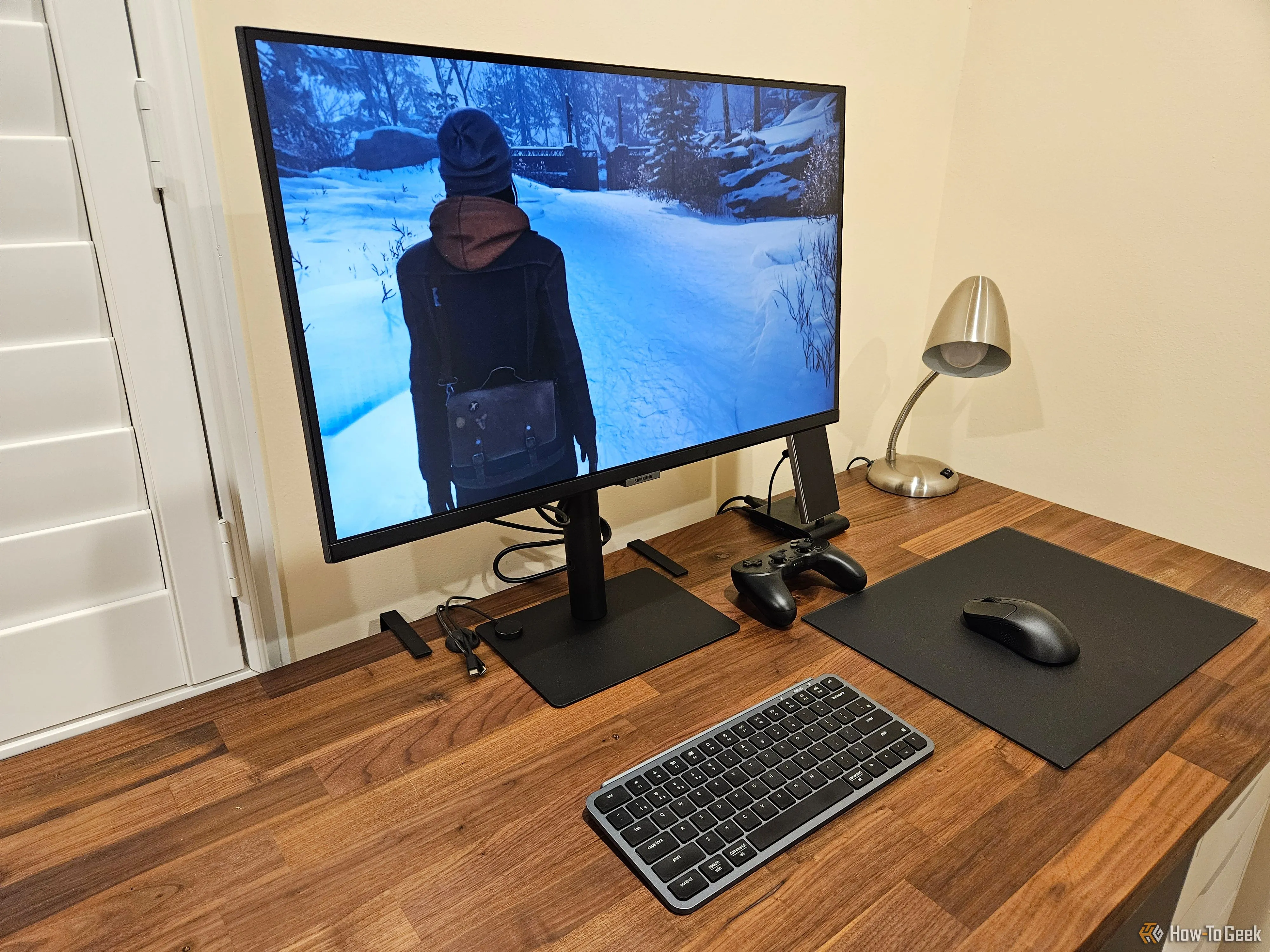Điện thoại Galaxy Z Fold 6 chạy Samsung DeX với game Life Is Strange Double Exposure qua GeForce NOW trên màn hình ngoài.