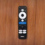 Điều khiển giọng nói của Onn 4K Plus với nút "Free TV" tích hợp Google TV
