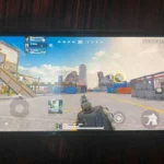 Giao diện game Blood Strike bị hạn chế tầm nhìn trên màn hình điện thoại nhỏ gọn