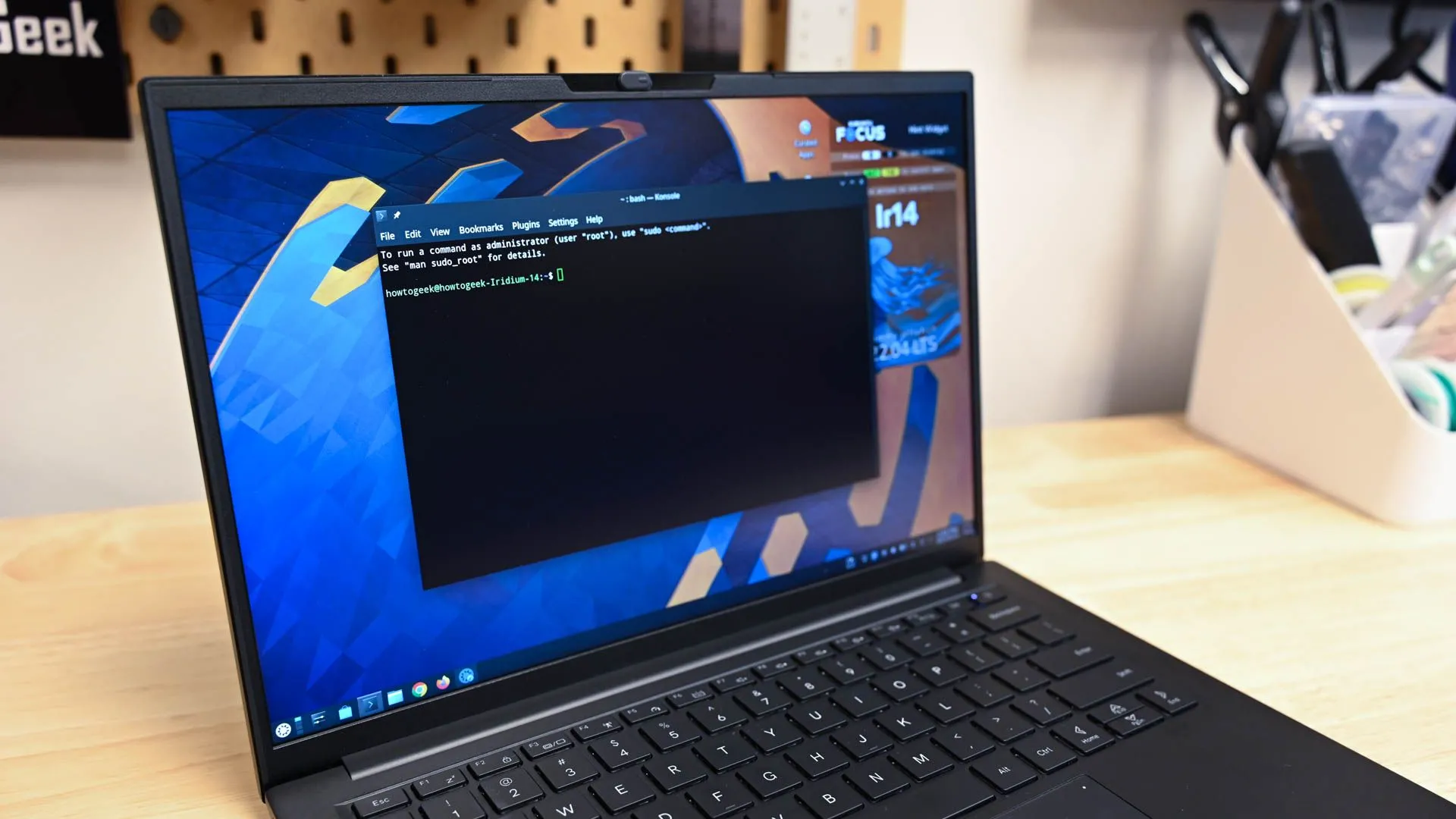 Giao diện Konsole Terminal trên laptop Kubuntu Focus Ir14 Linux, minh họa môi trường dòng lệnh để chạy lệnh curl.