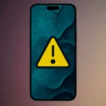 iPhone hiển thị biểu tượng cảnh báo, tượng trưng cho những vấn đề cần khắc phục