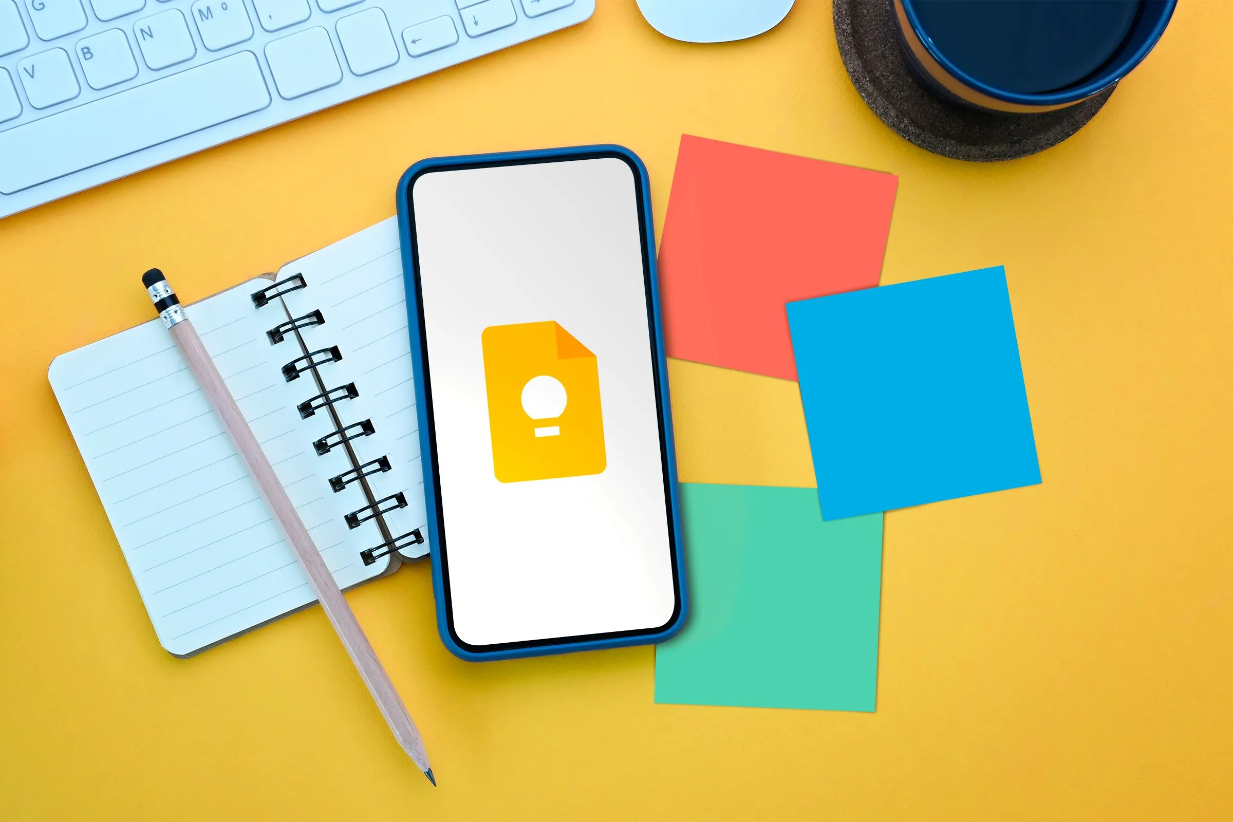 Màn hình điện thoại hiển thị ứng dụng Google Keep Notes với các ghi chú màu sắc đa dạng.