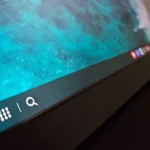 Màn hình Samsung DeX hiển thị thanh tác vụ trên màn hình di động, minh họa sự phân tâm từ biểu tượng ứng dụng.