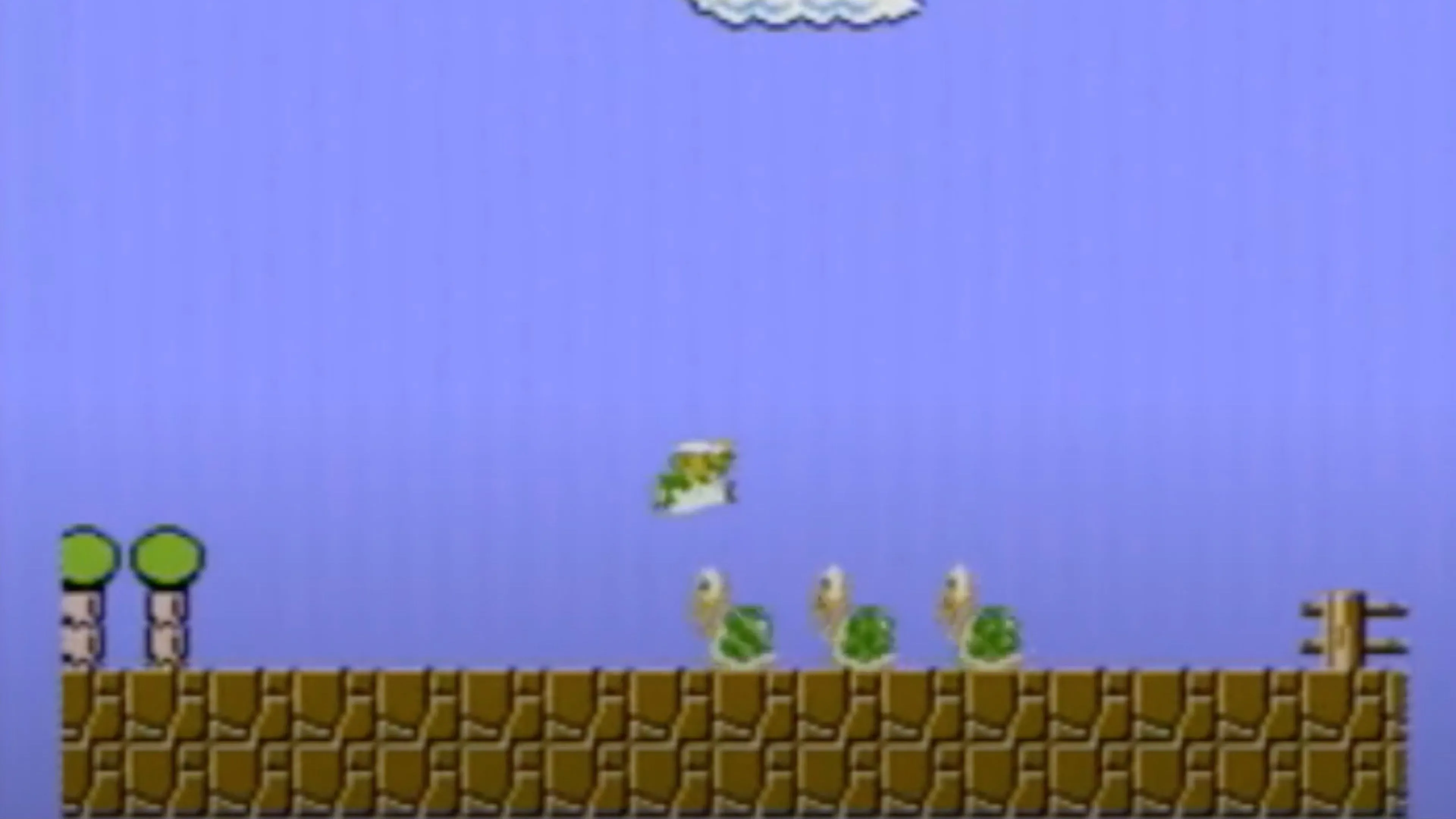 Mario sử dụng Fire Flower để bắn quả cầu lửa vào kẻ thù trong Super Mario Bros., minh họa cơ chế power-up độc đáo của game.