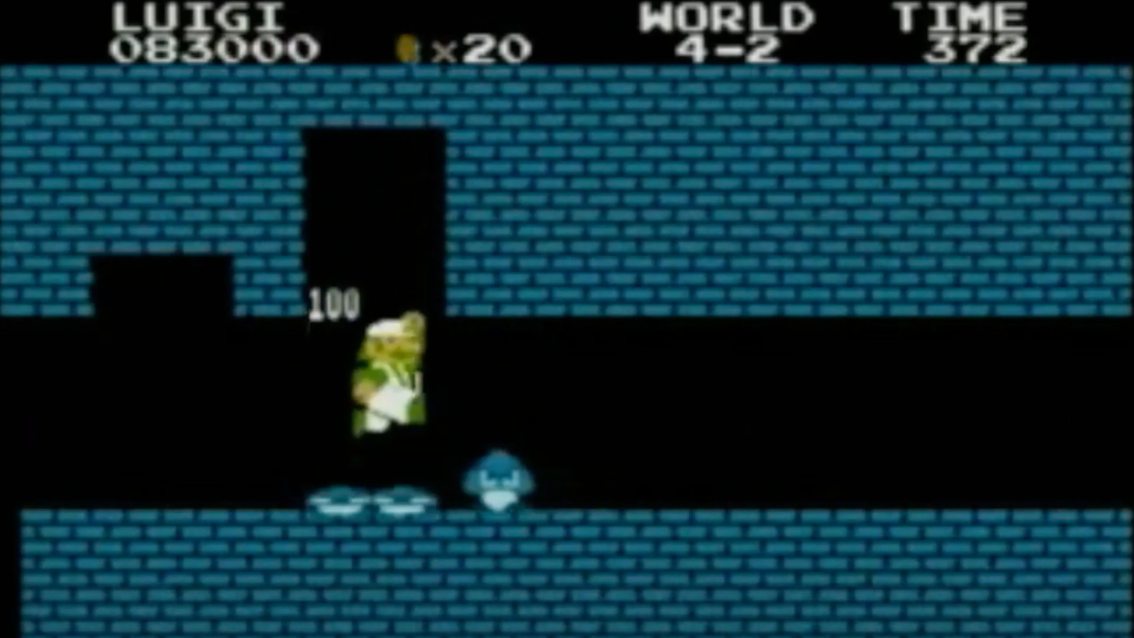 Mario thu thập tiền xu và vượt qua các đường ống màu xanh lá cây trong Super Mario Bros., biểu tượng của những bí mật và lối đi ẩn.