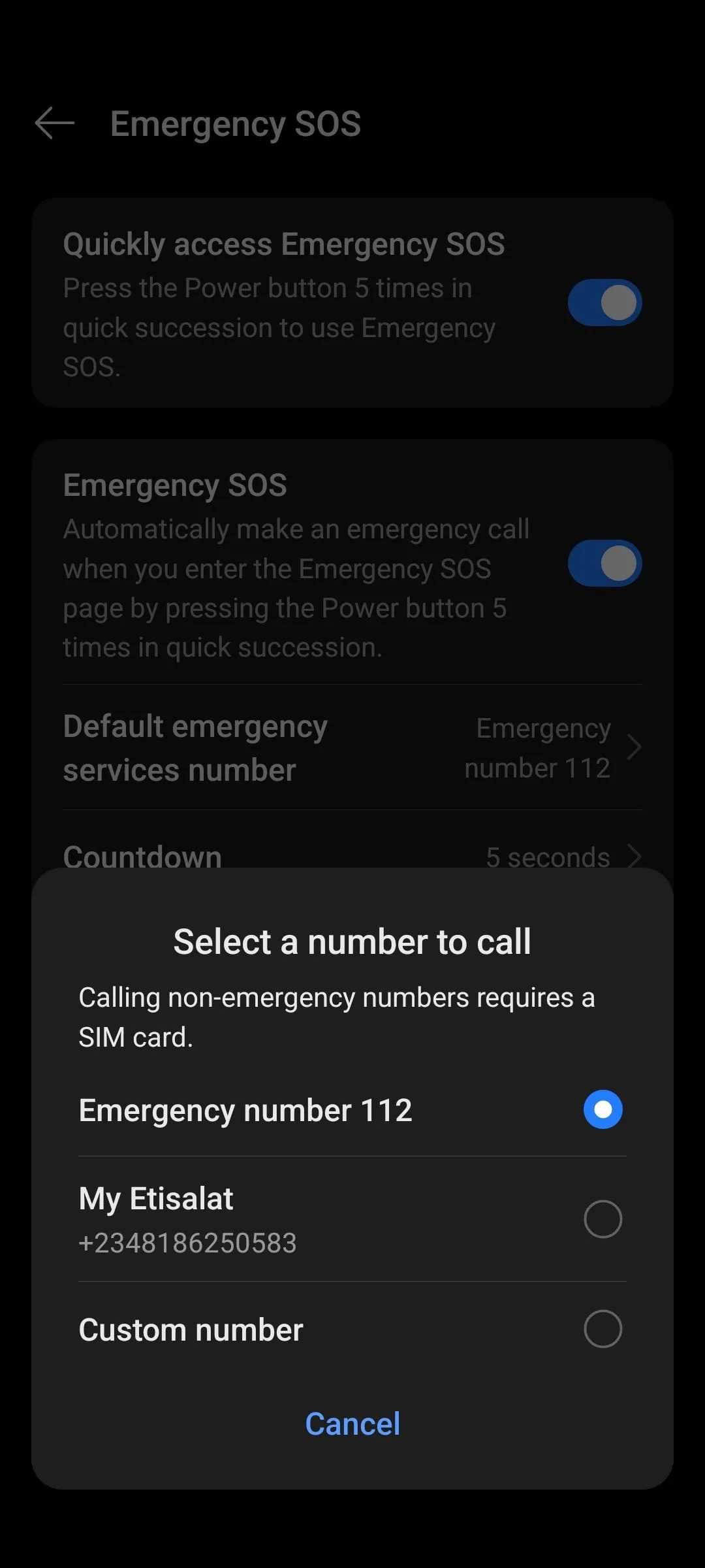Menu cài đặt SOS khẩn cấp trên Android, cho phép người dùng chọn số điện thoại dịch vụ địa phương hoặc số liên hệ tùy chỉnh.