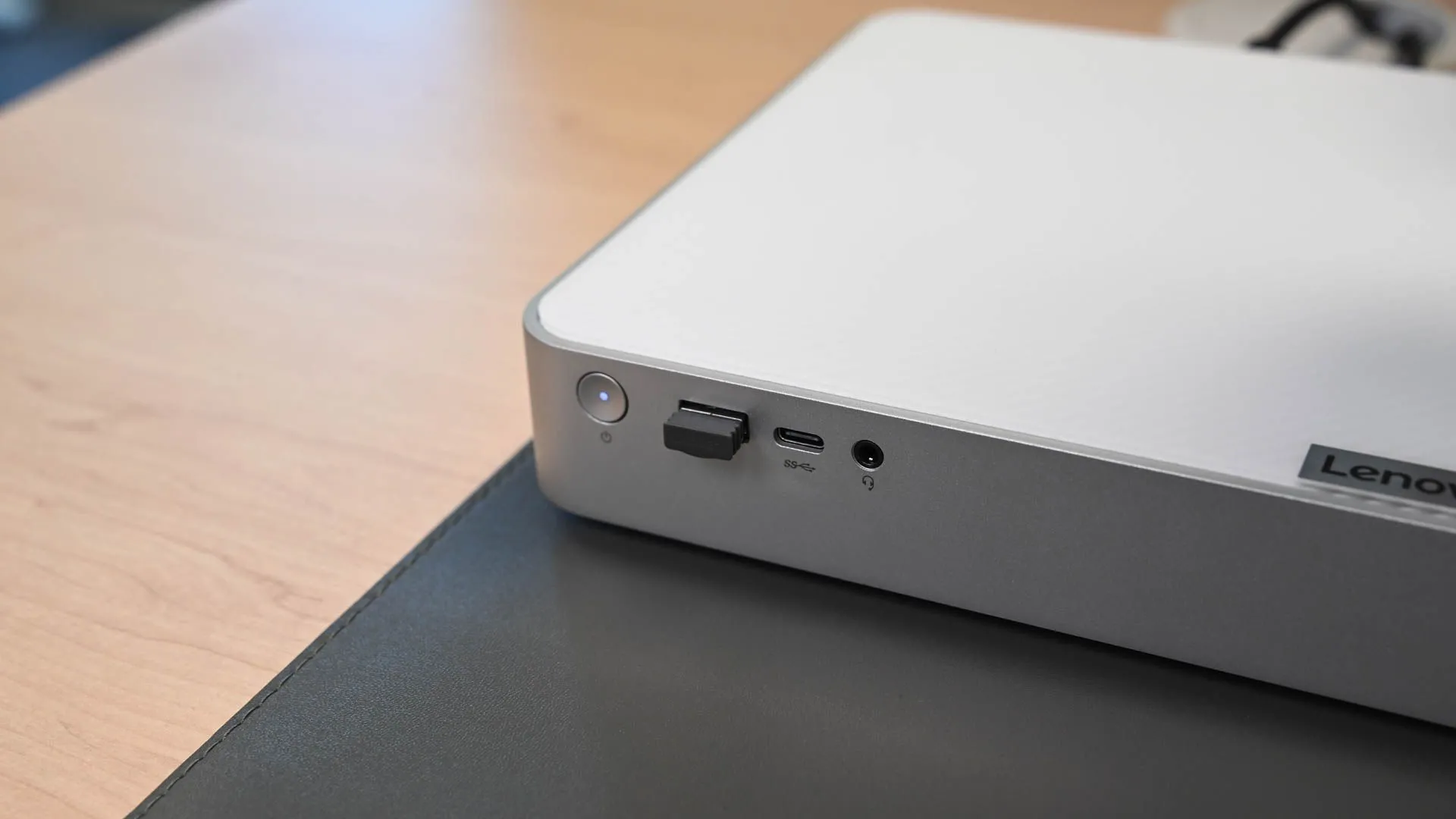 Mini PC Lenovo IdeaCentre đại diện cho giải pháp máy tính nhỏ gọn