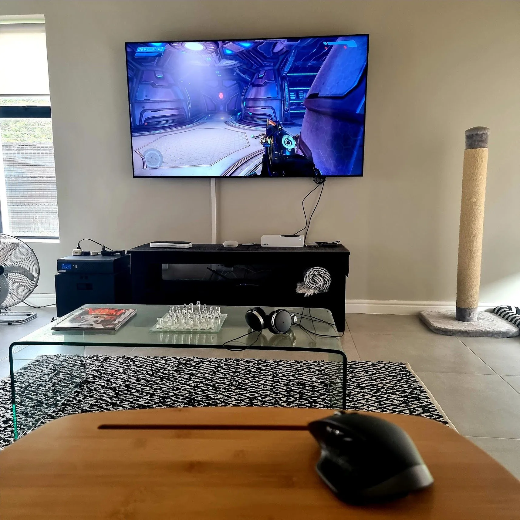 Một người chơi đang trải nghiệm tựa game Halo trên Xbox bằng cách sử dụng chuột.