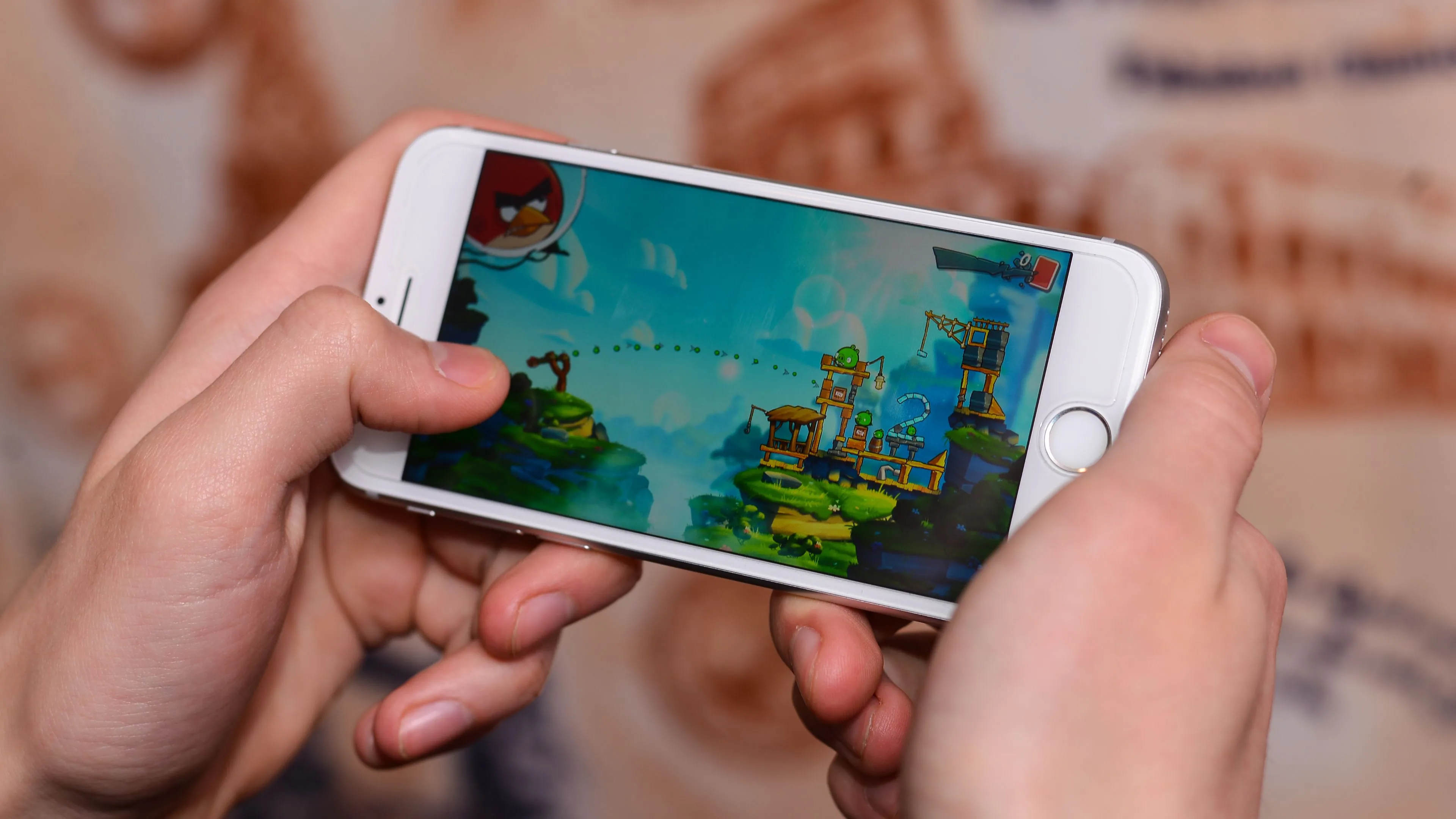 Game Console Đắt Đỏ: Vì Sao Game Mobile Là Lựa Chọn Tiết Kiệm Vượt Trội Hơn?