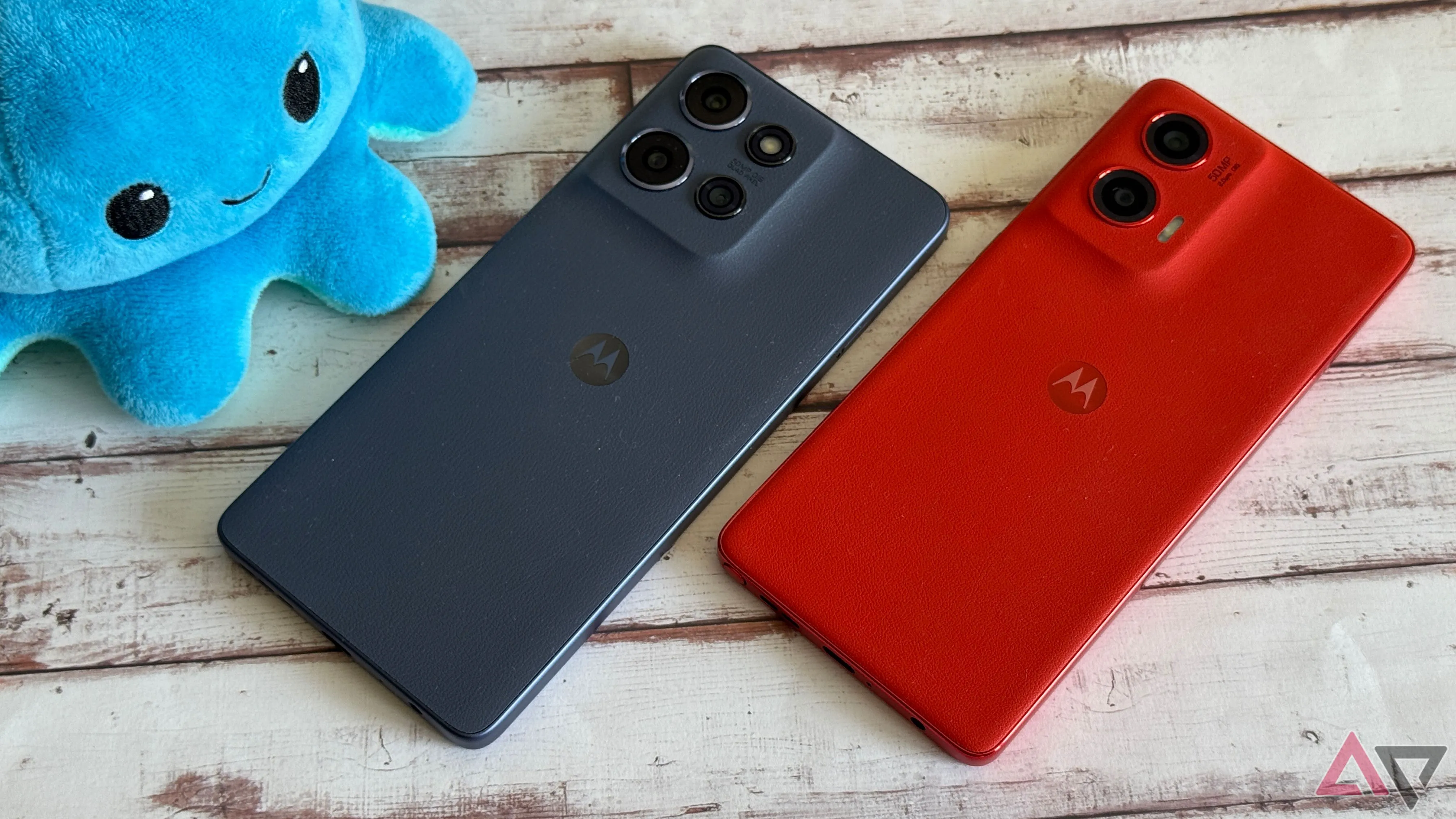 Nhiều mẫu điện thoại Motorola thuộc phân khúc tầm trung, minh họa cho sự đa dạng lựa chọn