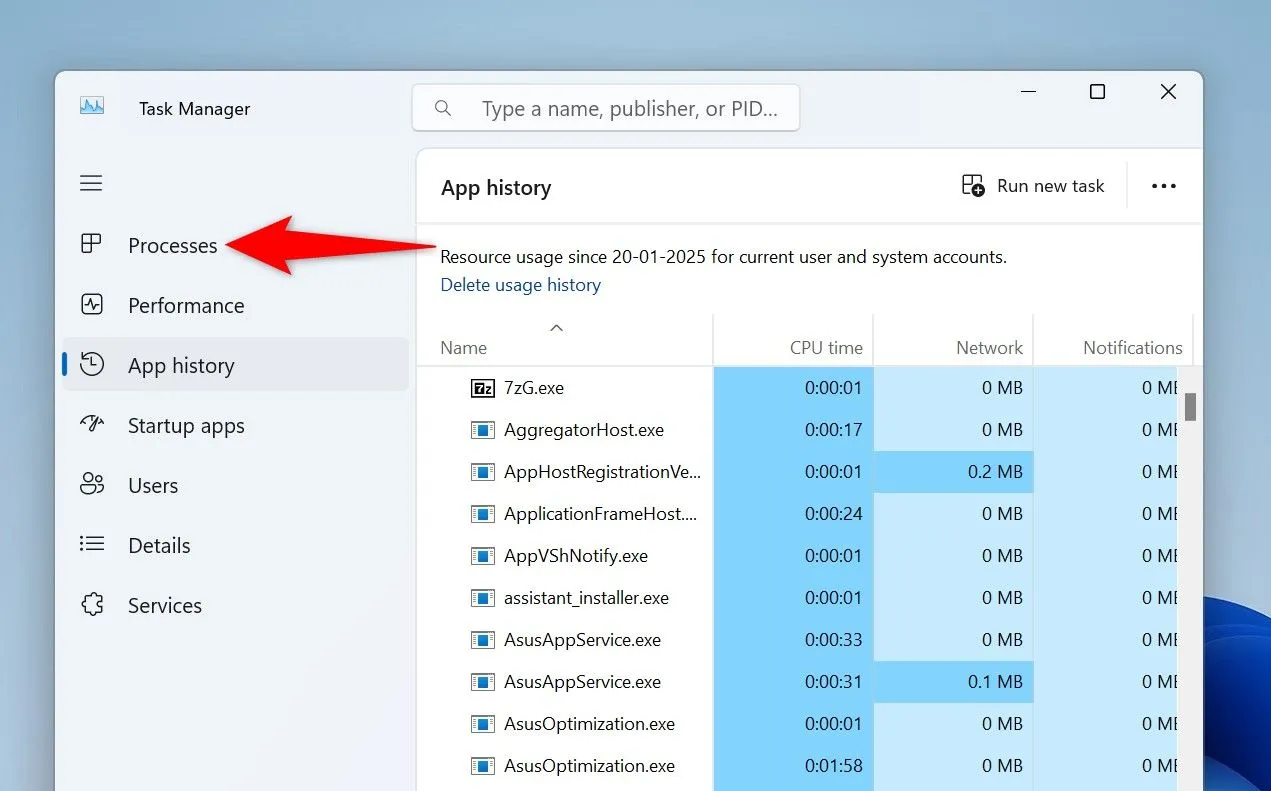 Tab Processes trong Task Manager hiển thị các tiến trình đang chạy