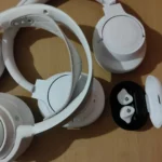 Tai nghe gaming SteelSeries Arctis và các thiết bị âm thanh trên bàn làm việc