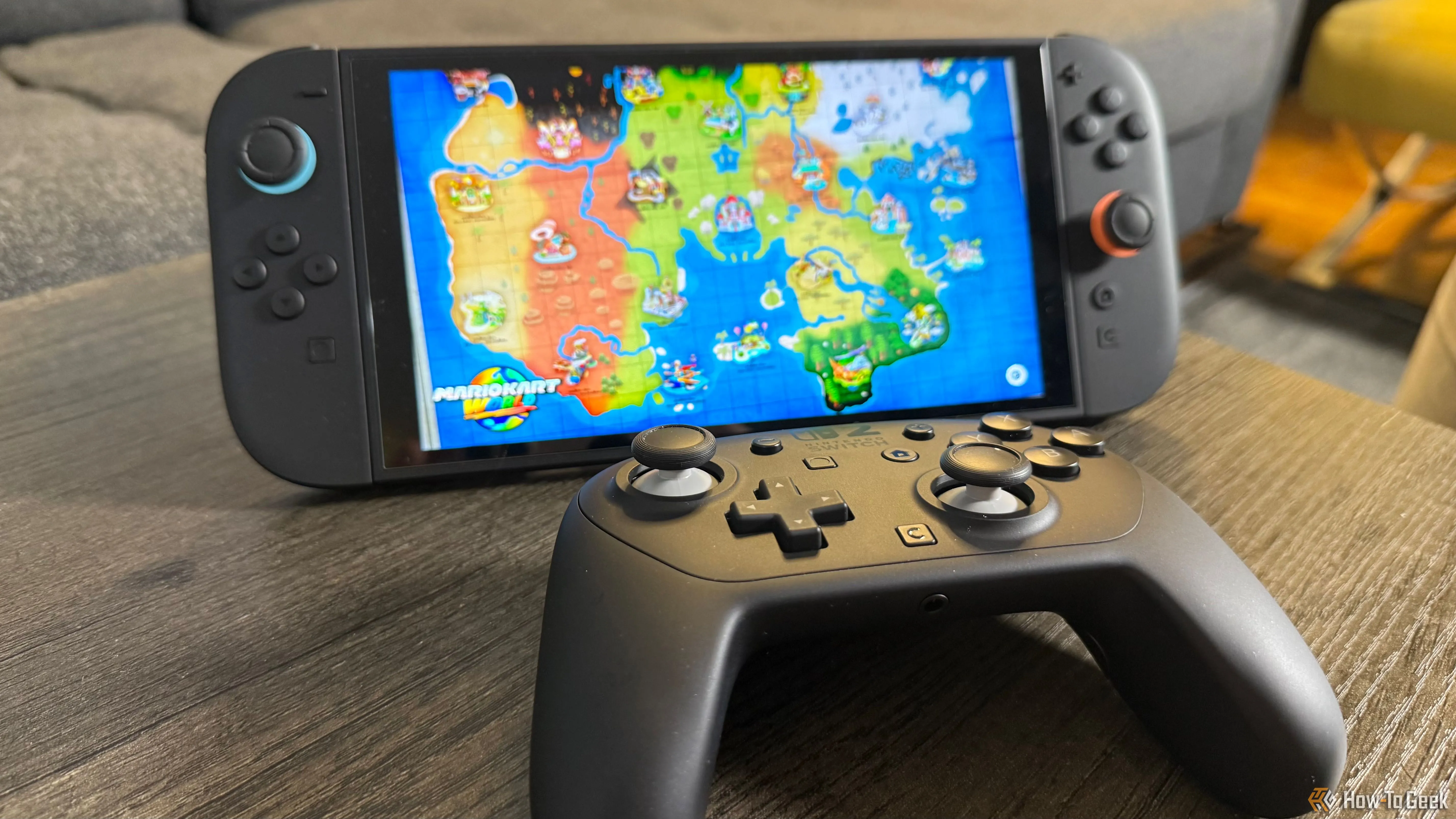 Tay cầm Nintendo Switch 2 Pro Controller khi đang chơi game Mario Kart World trên Switch 2