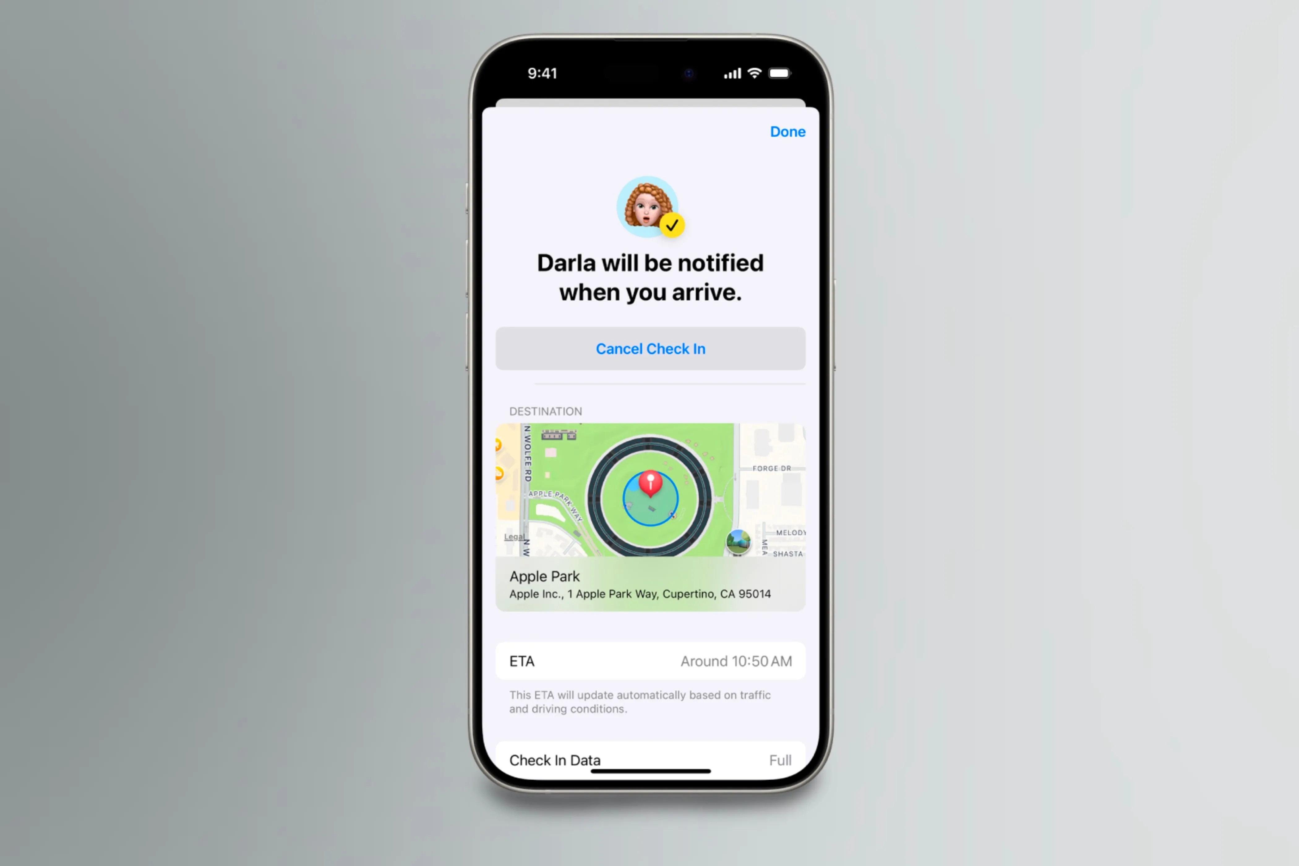 Tin nhắn Check In được hiển thị trên iPhone trước một nền đầy màu sắc.