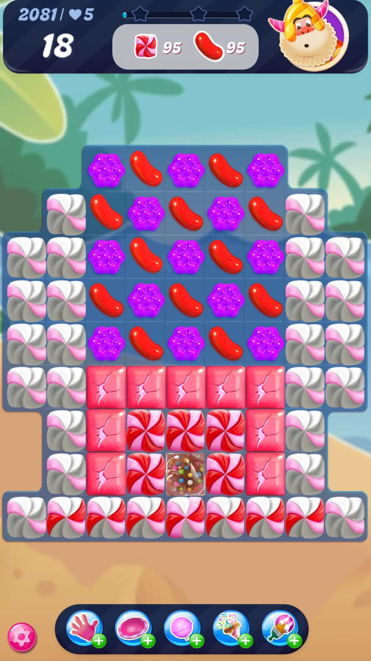 Trải nghiệm chơi game Candy Crush Saga trên màn hình điện thoại