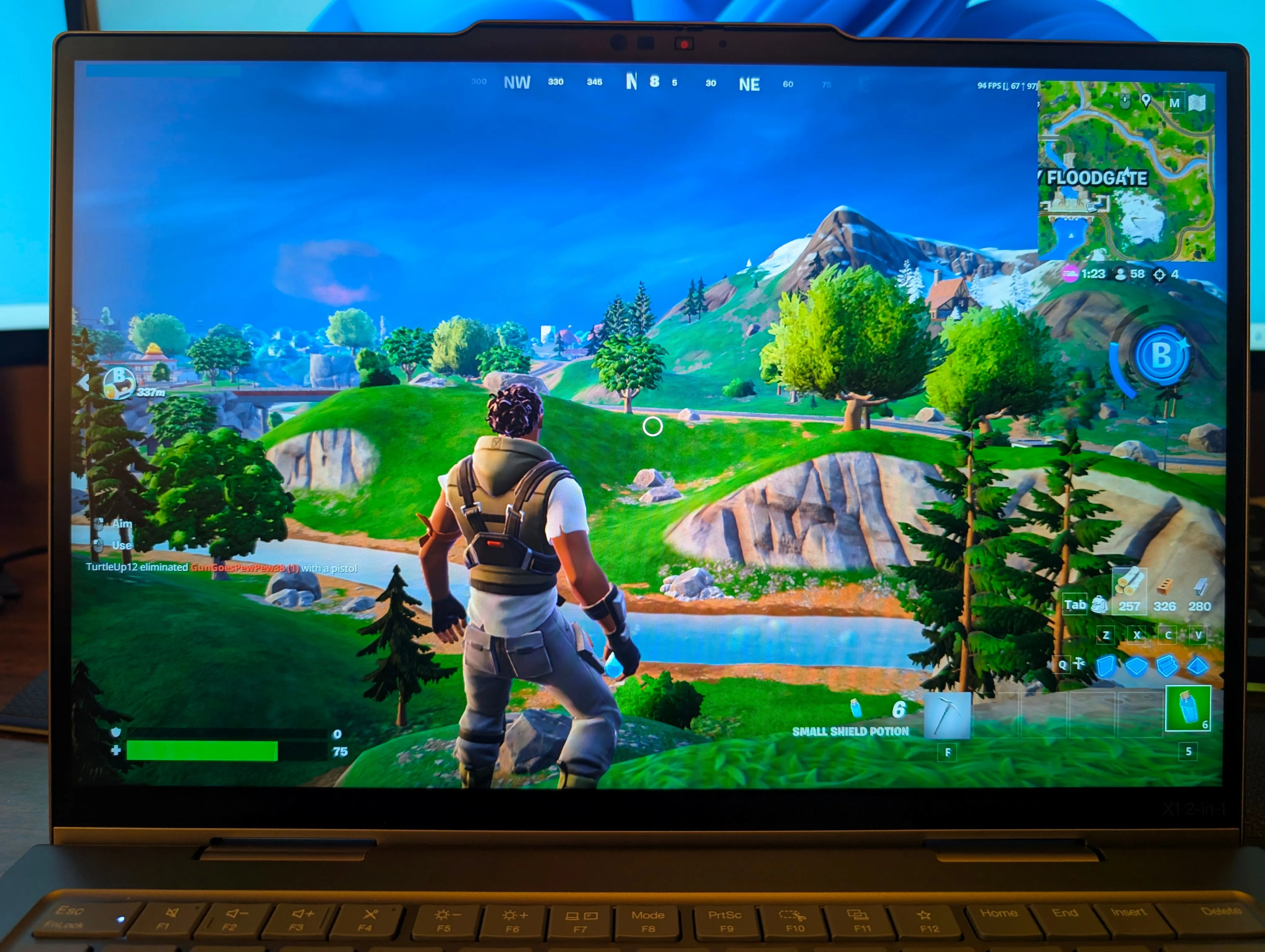 Trải nghiệm chơi game Fortnite mượt mà trên Lenovo ThinkPad X1 2-in-1 Gen 10