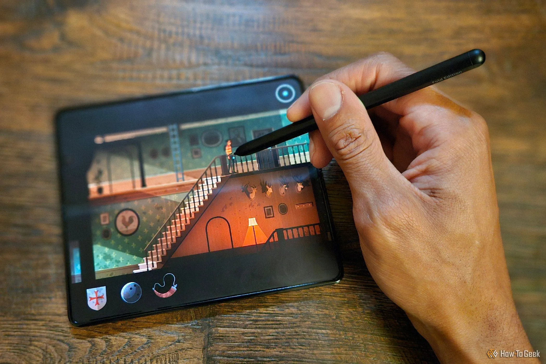 Tựa game di động Midnight Girl đang chạy trên điện thoại Samsung Galaxy Z Fold 5.