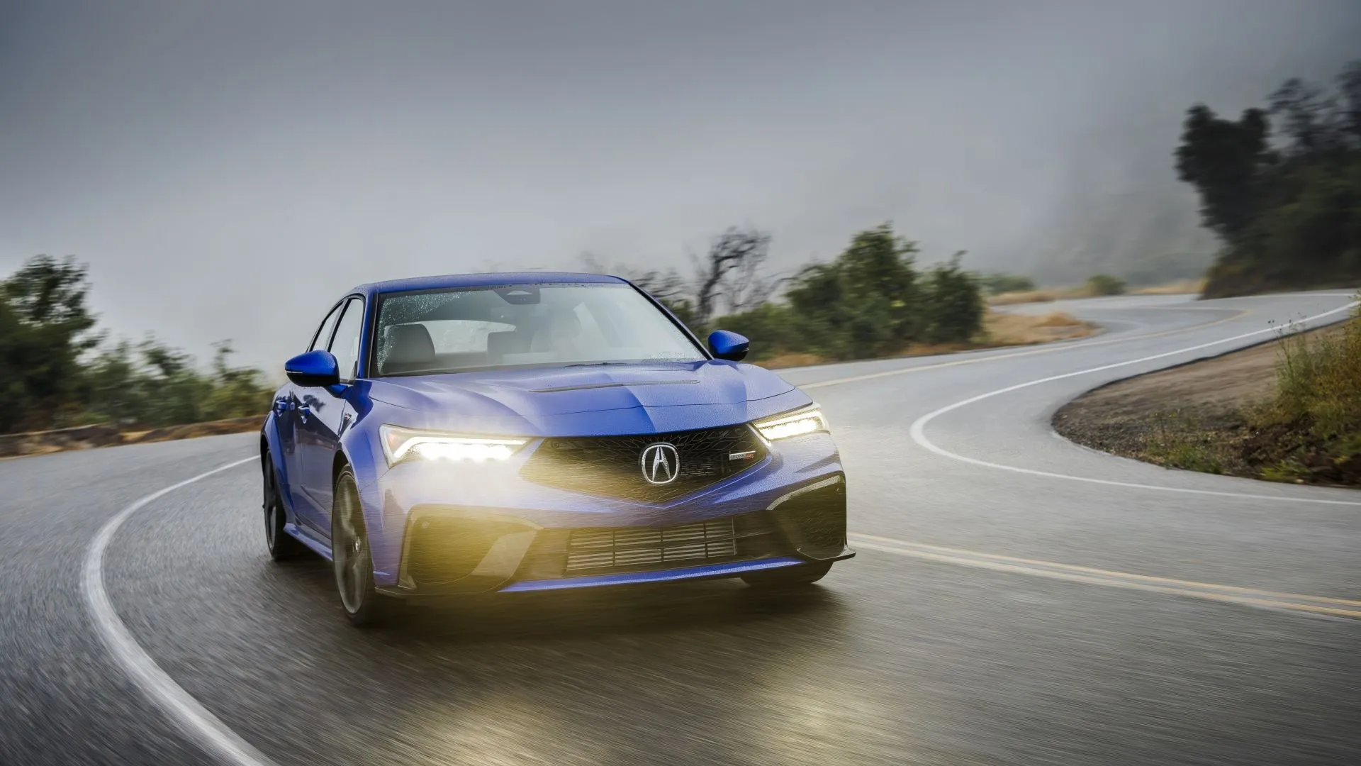Acura Integra Type S 2025 màu xanh bạc, góc nhìn 3/4 phía trước, thể hiện thiết kế năng động