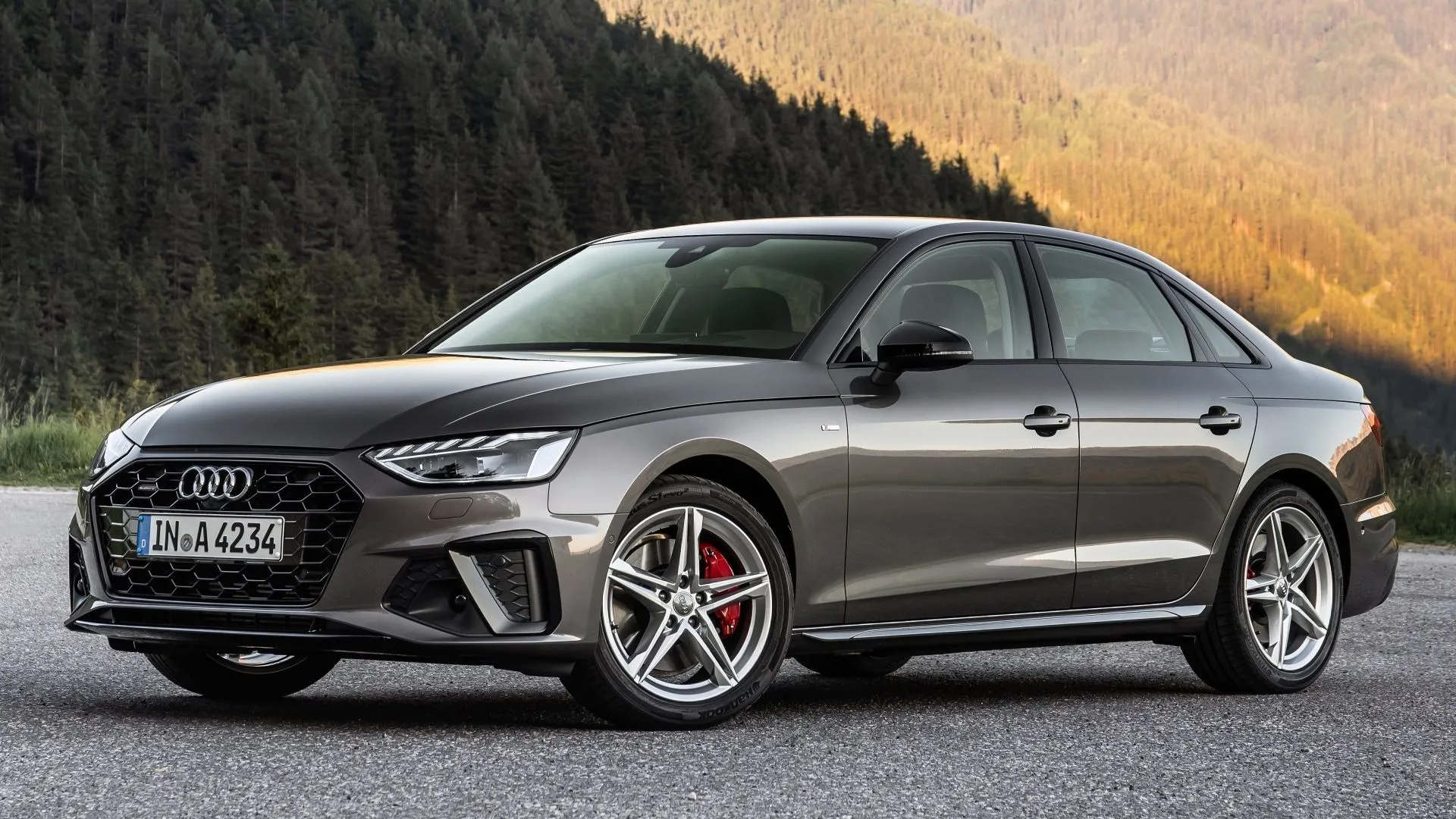 Audi A4 2020 màu trắng với thiết kế hiện đại và sang trọng