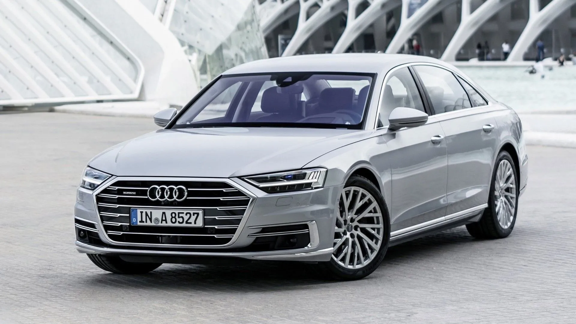 Audi A8 2019 màu bạc với thiết kế sang trọng