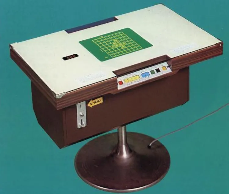 Bảng điều khiển máy game thùng Computer Othello, tiền thân của trò chơi trên Computer TV-Game của Nintendo.