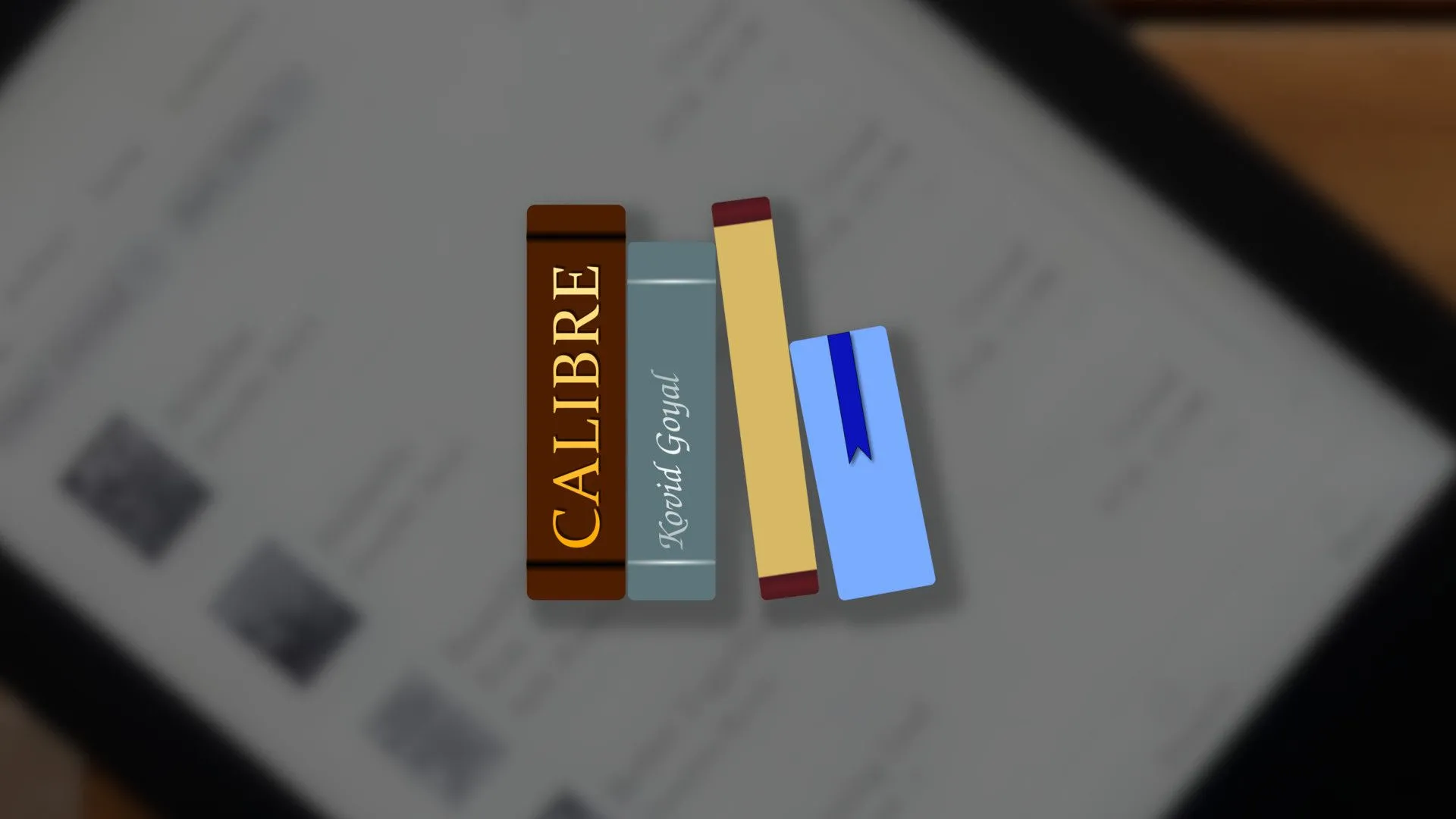 Biểu tượng ứng dụng Calibre đặt trên hình ảnh màn hình Amazon Kindle bị làm mờ