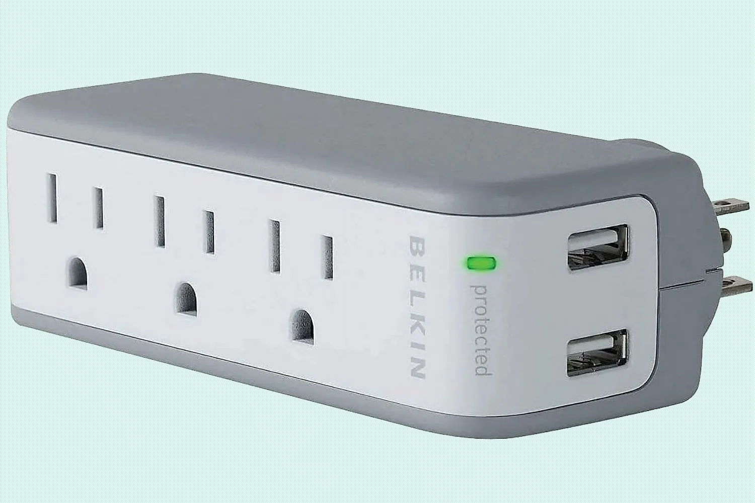 Bộ chống sét Belkin BST300bg nhỏ gọn với 3 ổ cắm và 2 cổng USB, được thiết kế để cắm trực tiếp vào ổ cắm tường.