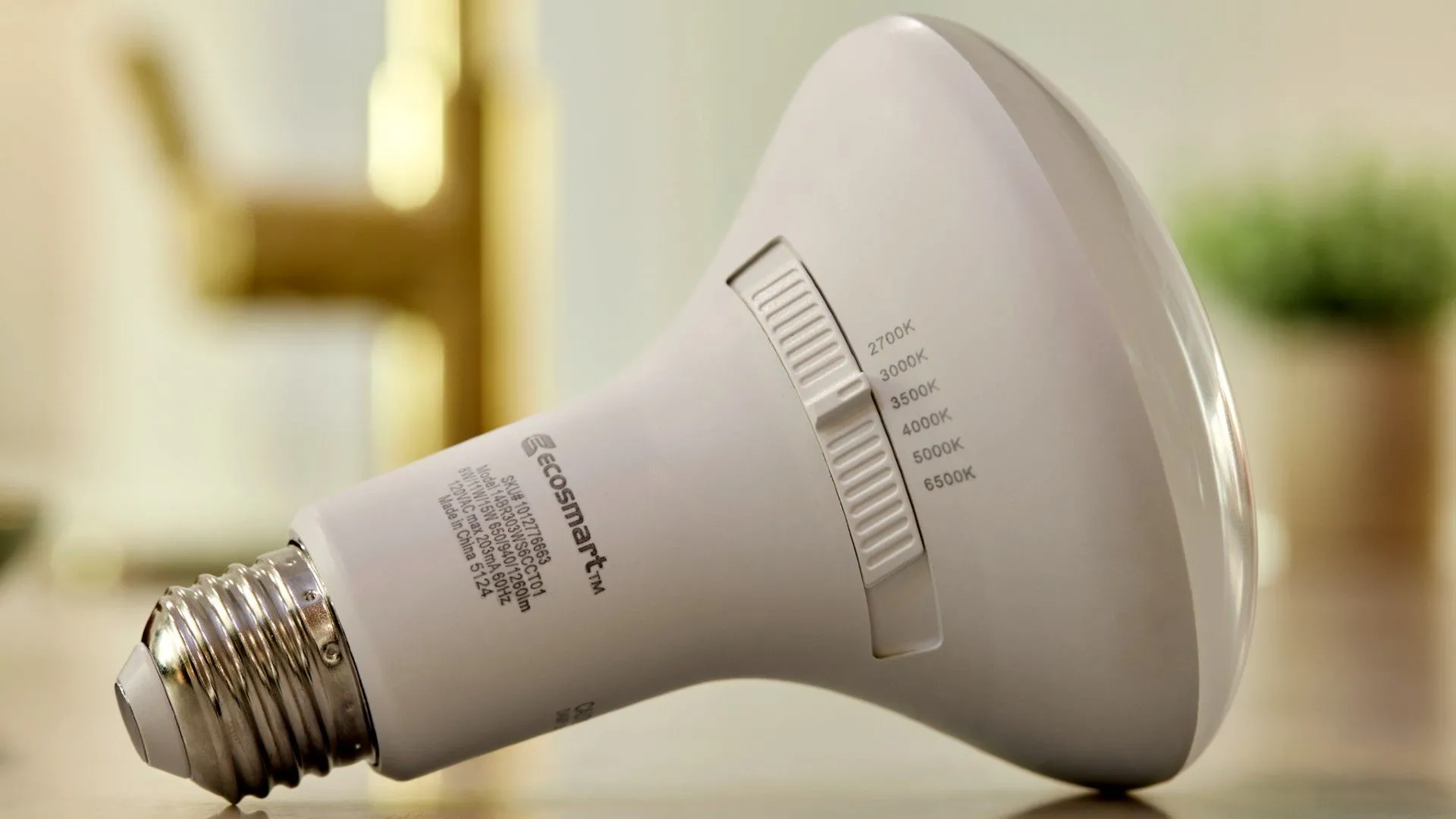Bóng đèn thông minh EcoSmart hiển thị các chế độ ánh sáng khác nhau