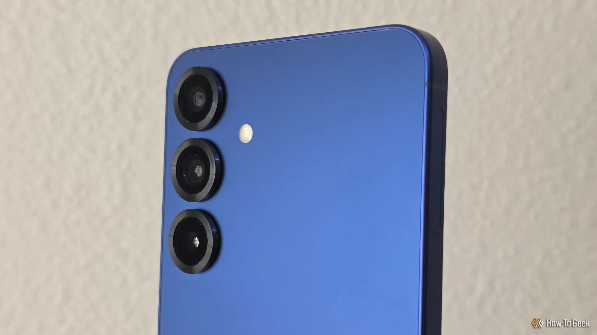 Các cảm biến camera trên Samsung Galaxy S25 Plus, minh họa công nghệ chụp ảnh di động hiện tại.