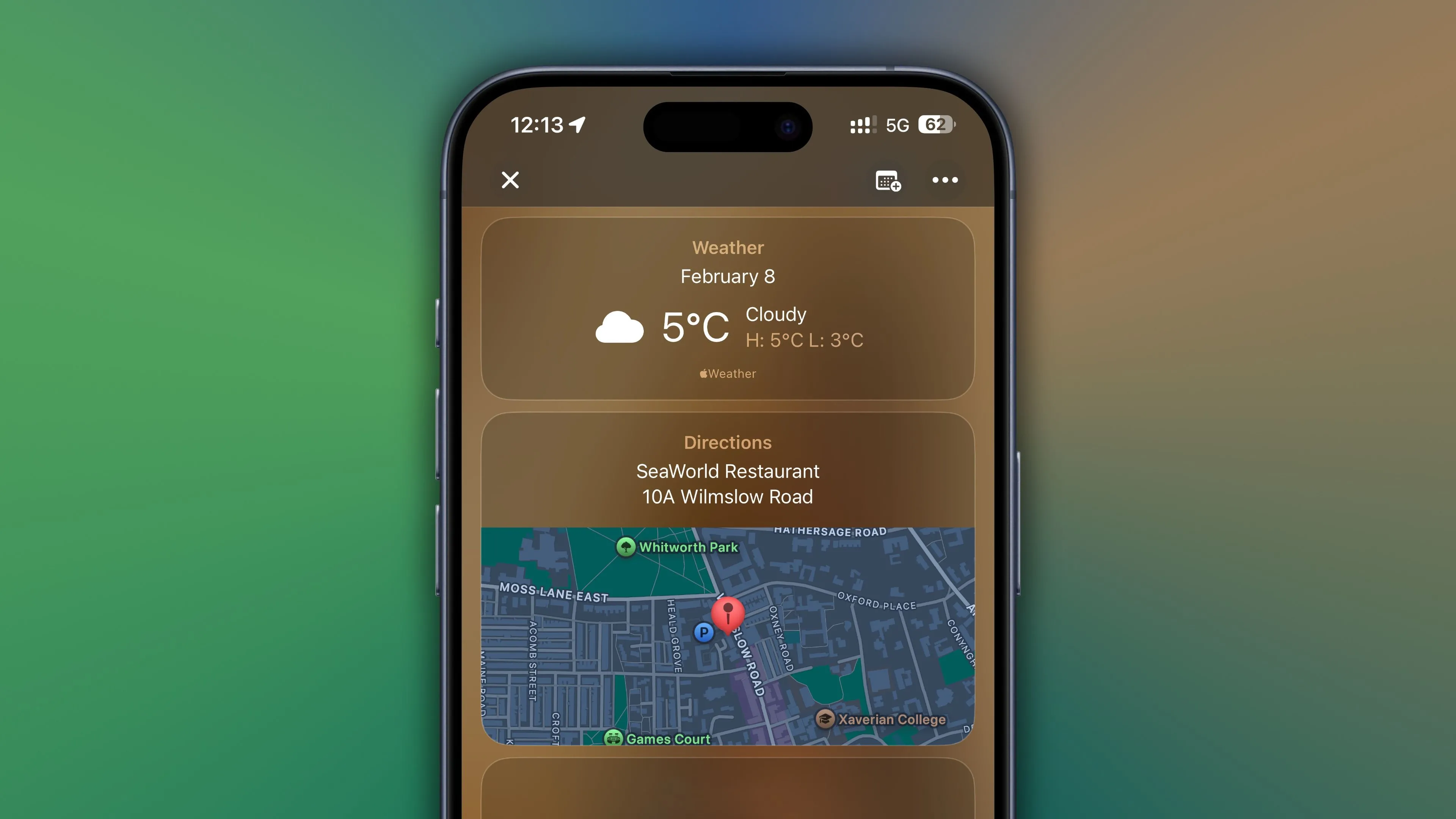 Cận cảnh dự báo thời tiết và chỉ đường Apple Maps tích hợp trong lời mời Apple Invites.