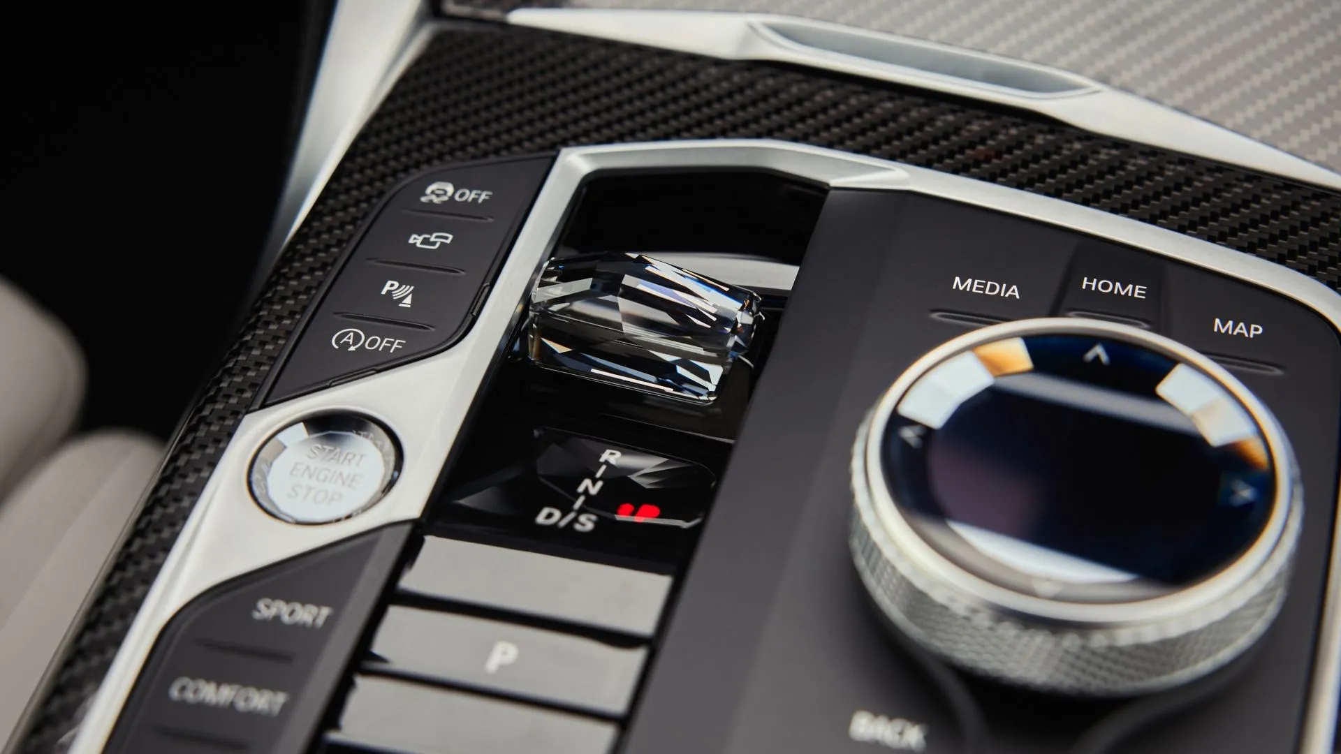Cần số điện tử trong nội thất BMW 4-Series 2025