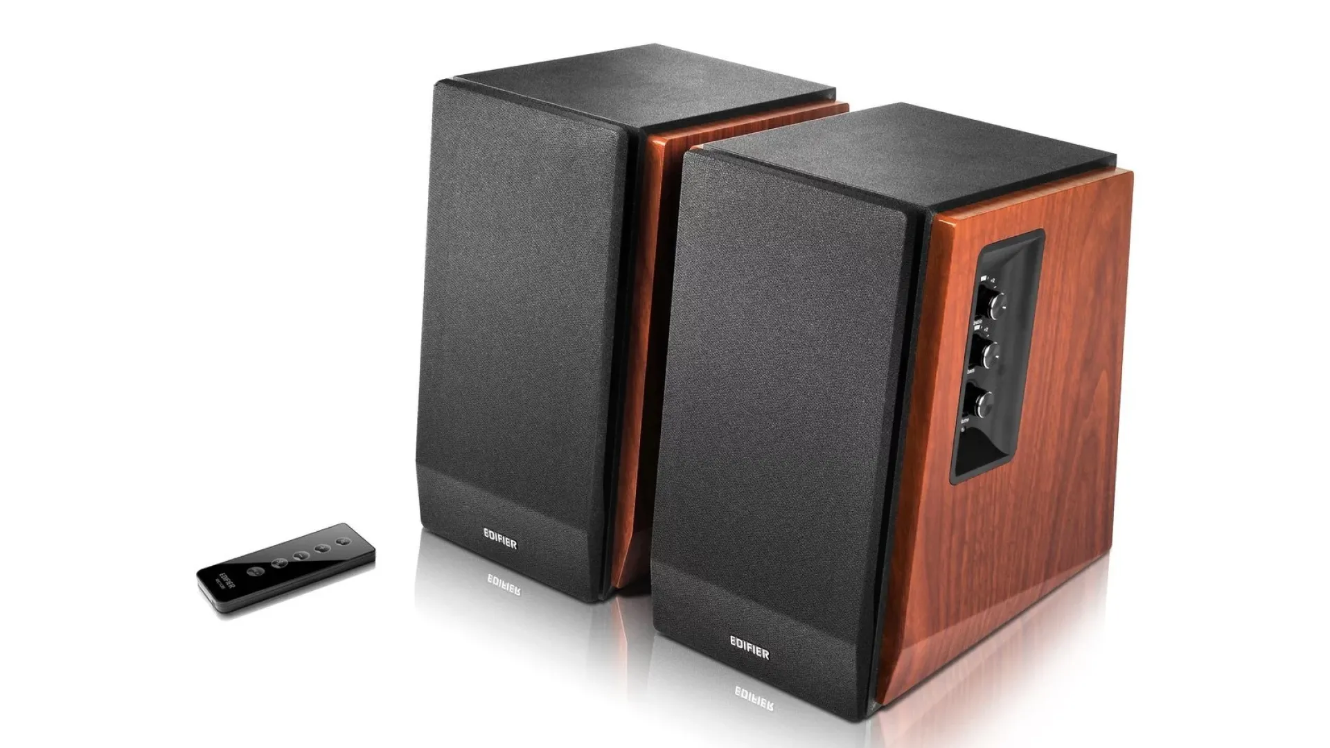 Cặp loa bookshelf Edifier R1700BT màu nâu gỗ, với lưới tản nhiệt đen, được đặt gọn gàng.