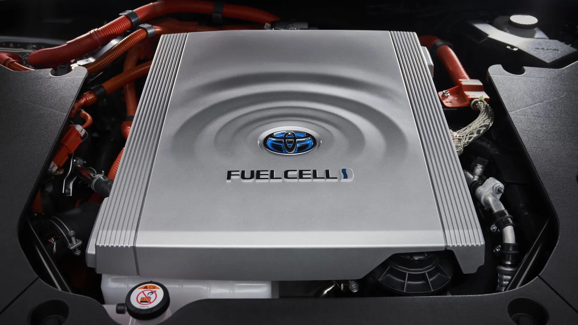Cấu trúc và vị trí pin nhiên liệu hydro tiên tiến trong khoang động cơ của mẫu xe Toyota Mirai 2023.