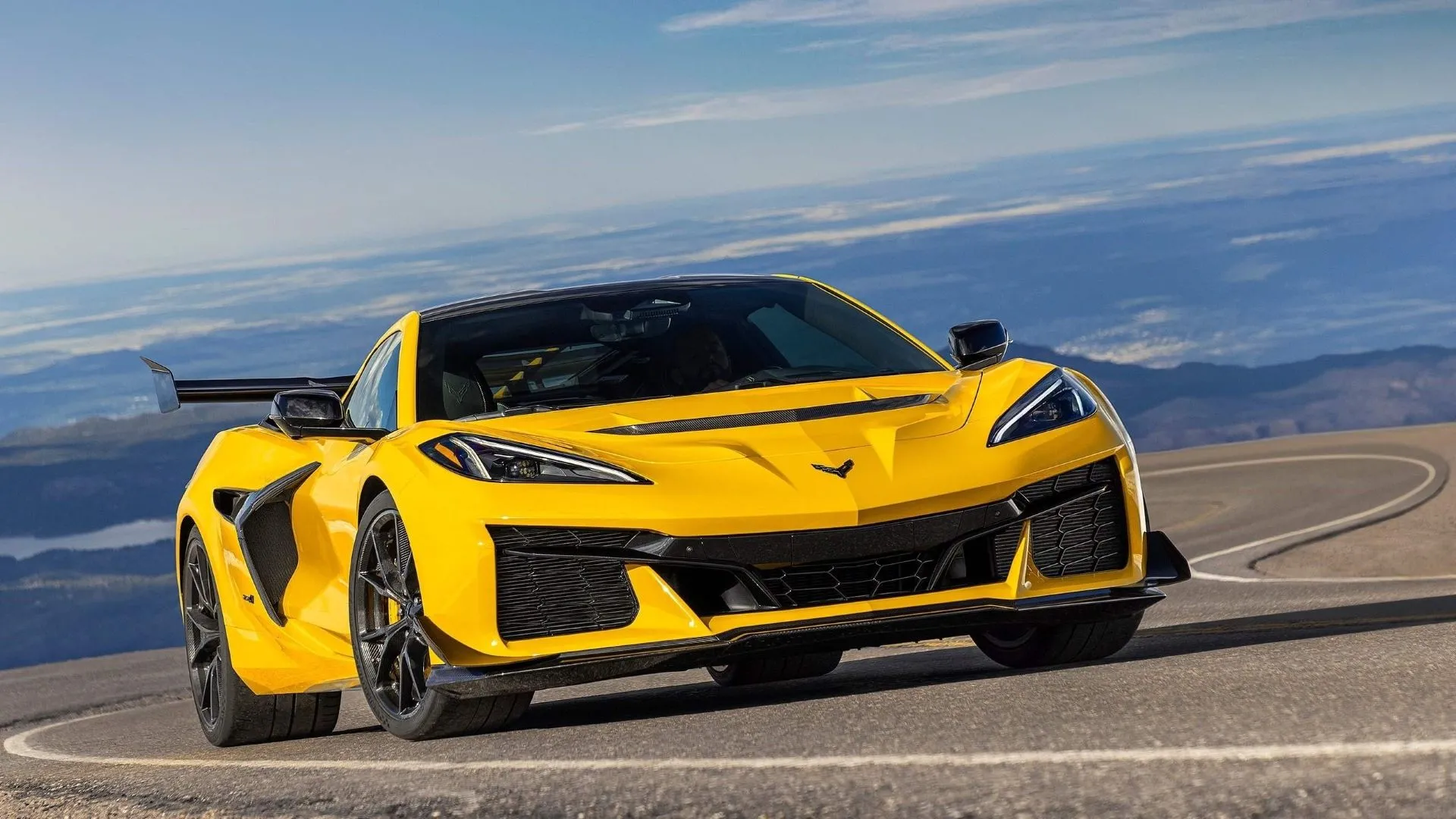 Chevrolet Corvette ZR1 2025 màu vàng cam, siêu xe thể thao Mỹ với hiệu năng cao và độ tin cậy vượt trội