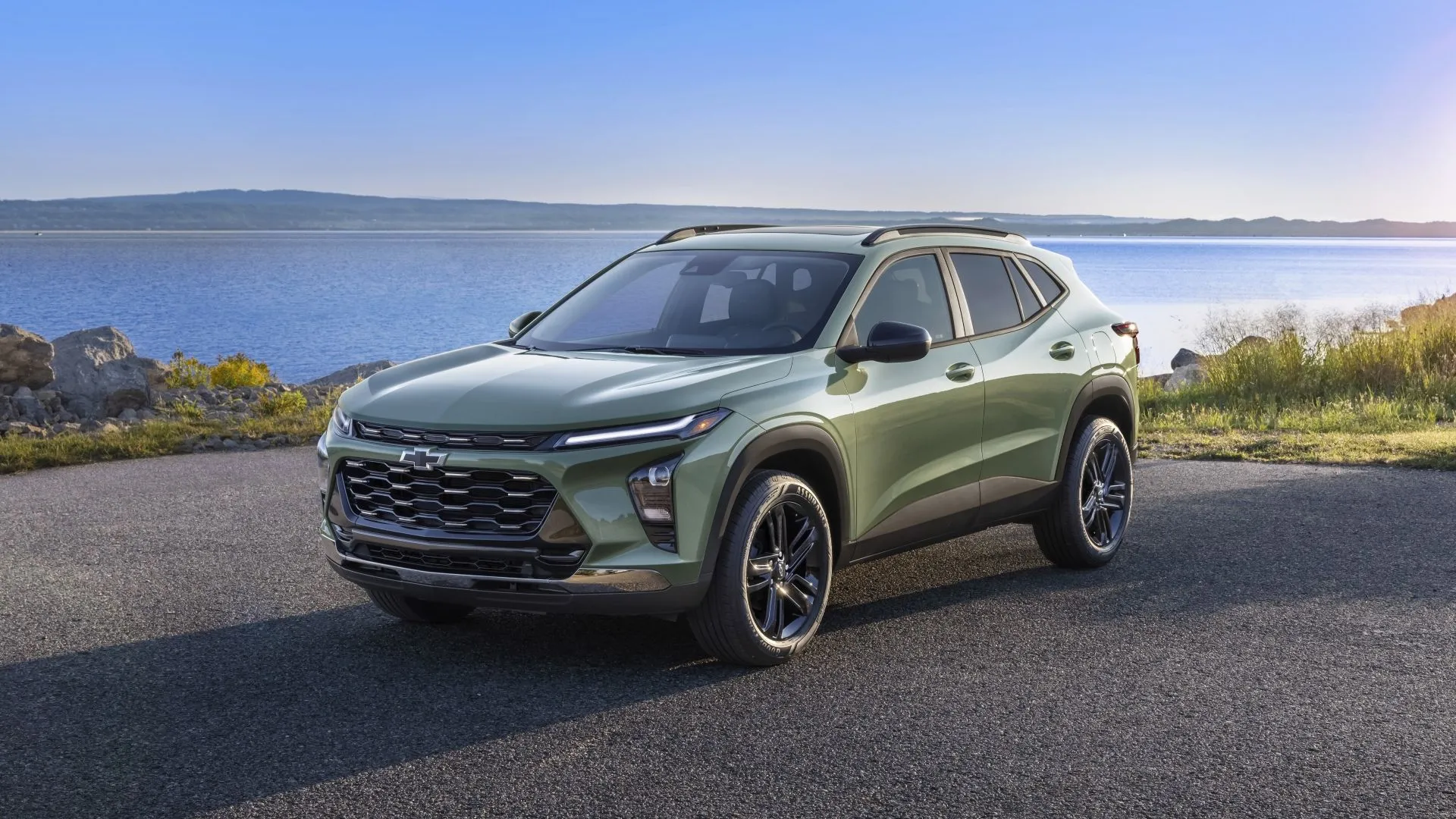 Chevrolet Trax Activ 2024 từ góc 3/4 phía trước, SUV giá cả phải chăng