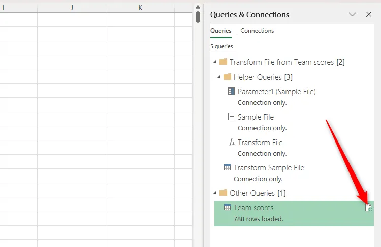 Chọn biểu tượng Refresh (Làm mới) bên cạnh truy vấn trong ngăn Queries And Connections của Excel để cập nhật dữ liệu.