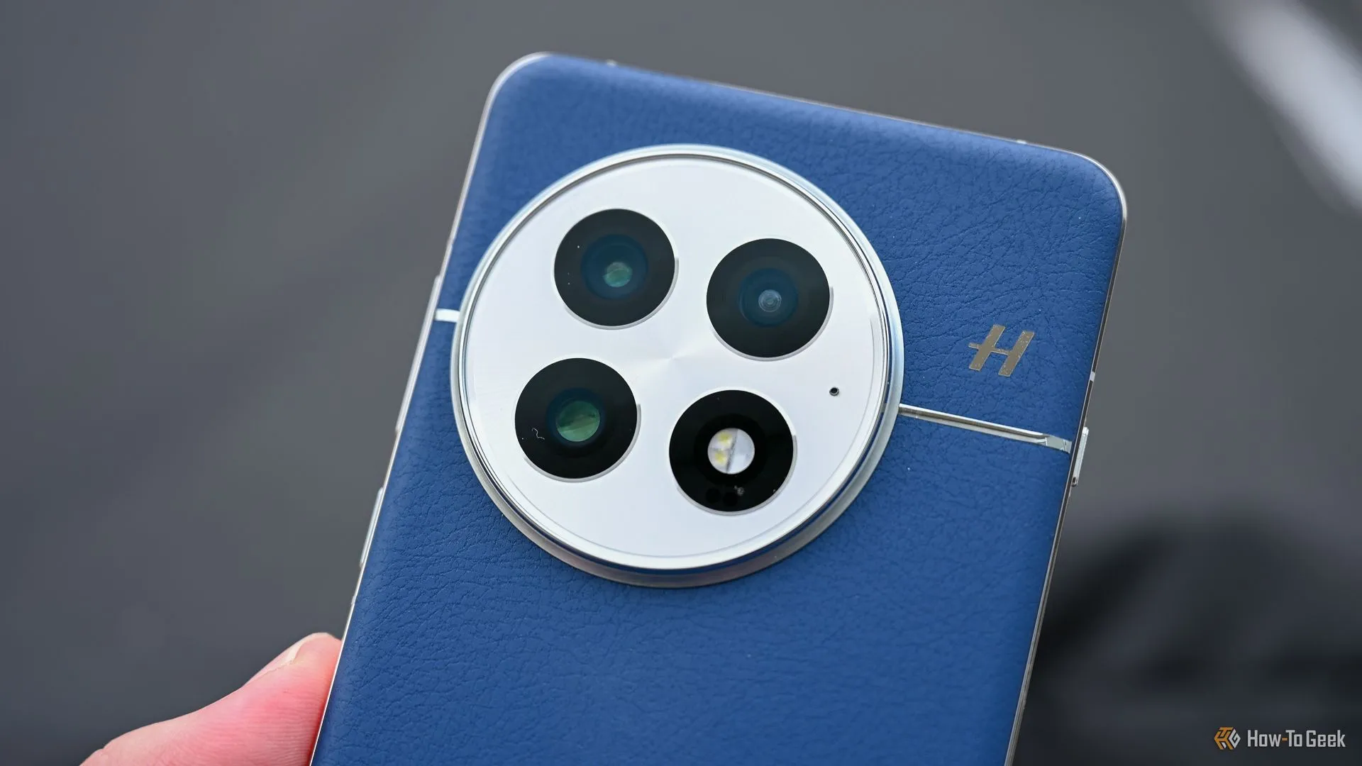 Cụm camera sau của điện thoại OnePlus 13, nổi bật thiết kế và công nghệ chụp ảnh