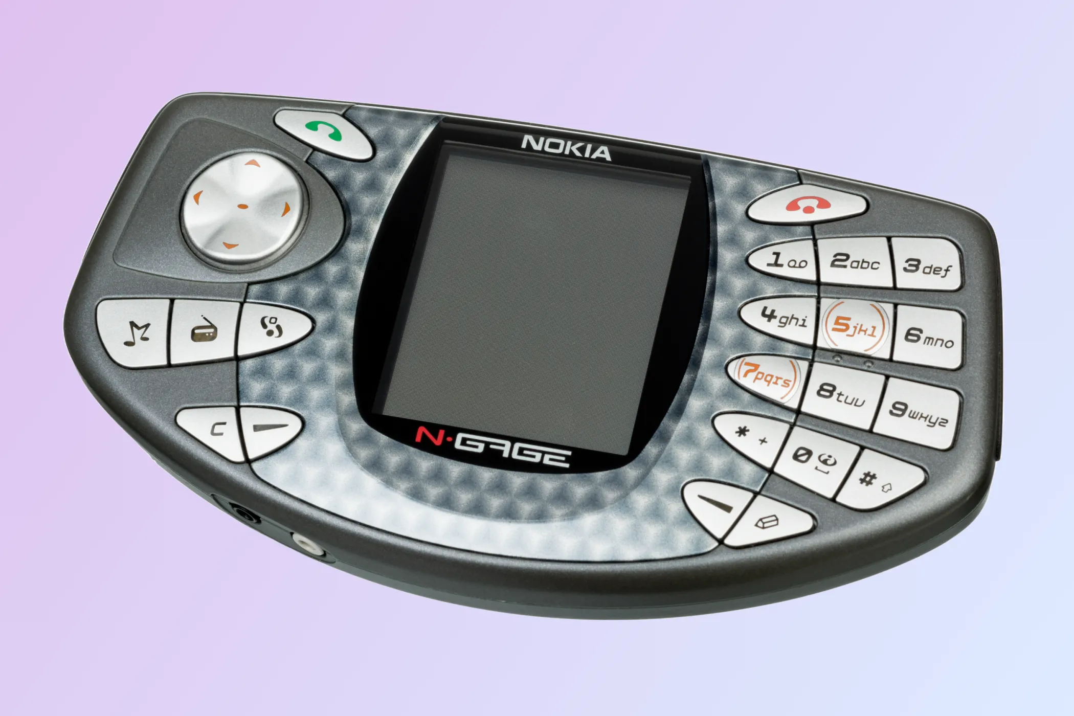 Điện thoại lai máy chơi game Nokia N-Gage với thiết kế độc đáo.