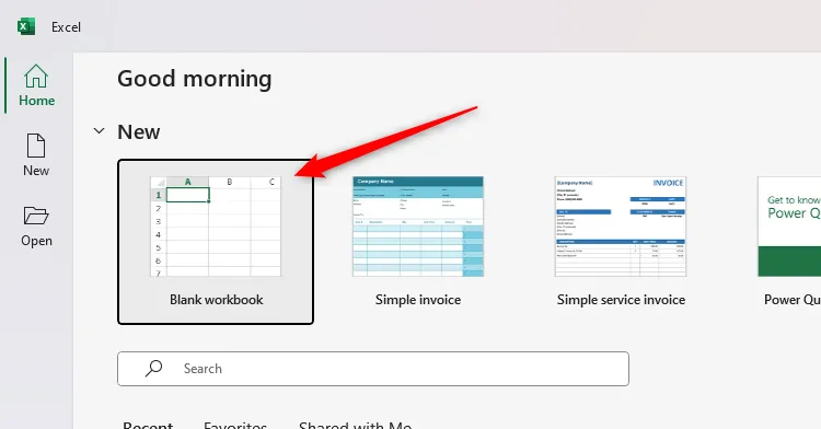 Giao diện khởi động Excel với tùy chọn Sổ làm việc trống (Blank Workbook) được chọn để bắt đầu gộp dữ liệu.