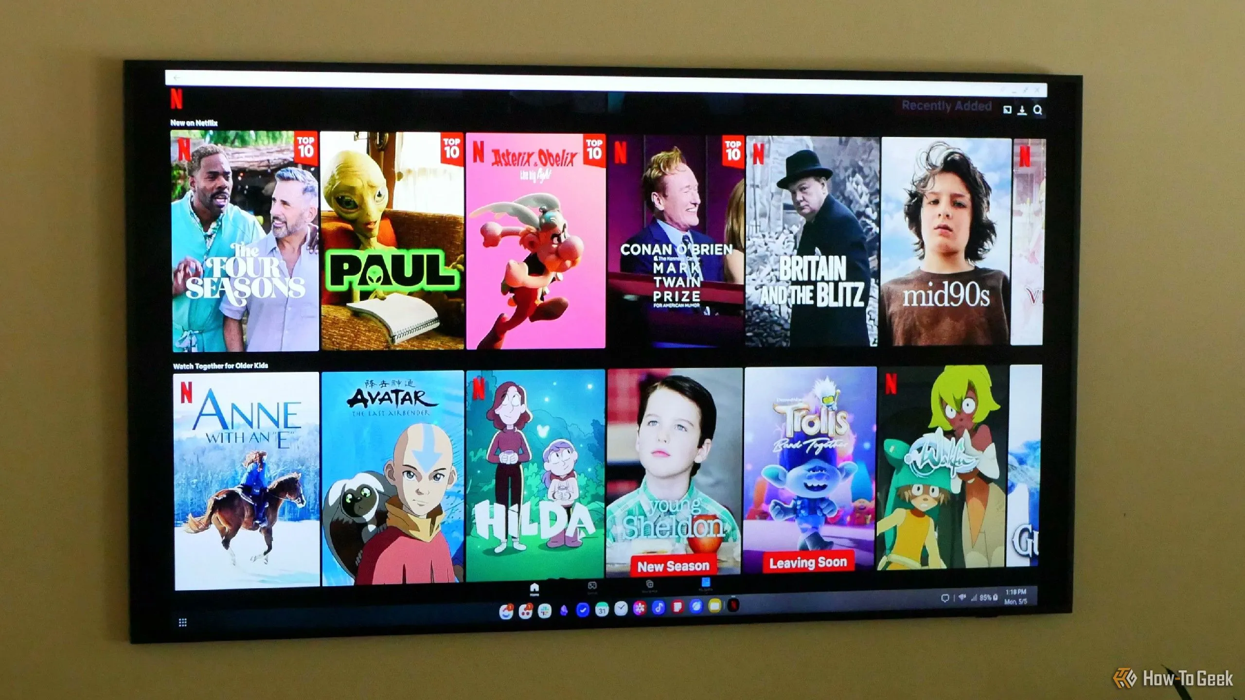 Giao diện Netflix trên TV Samsung Frame thông qua Samsung DeX từ Galaxy Z Fold 6, thể hiện xu hướng giải trí tại gia