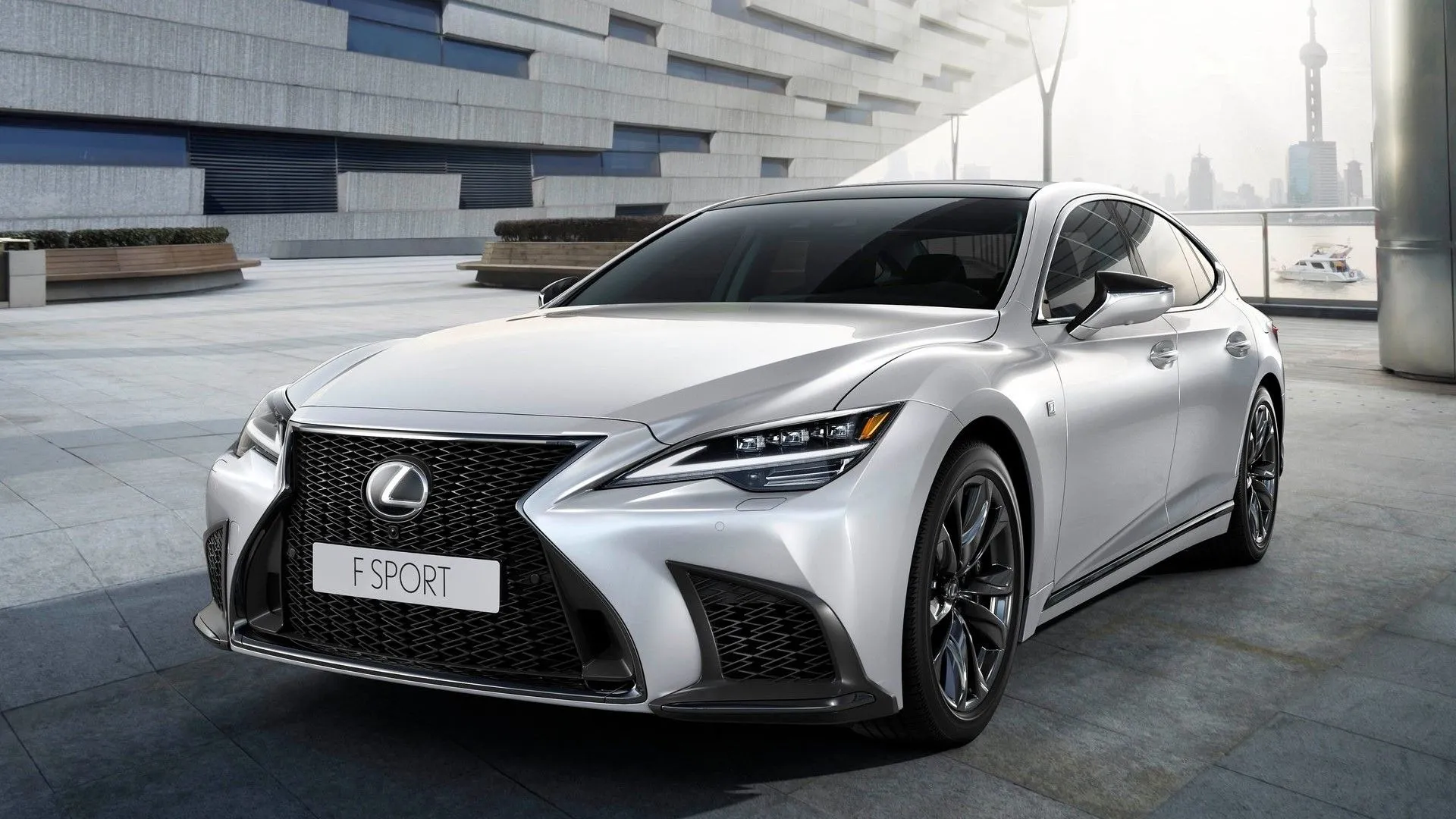 Góc 3/4 phía trước của Lexus LS 2021, biểu tượng của sự sang trọng và êm ái đặc trưng.