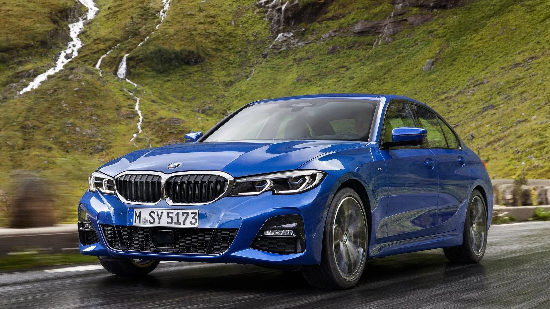 Hình ảnh BMW 3-Series 2019 màu xanh navy thể thao