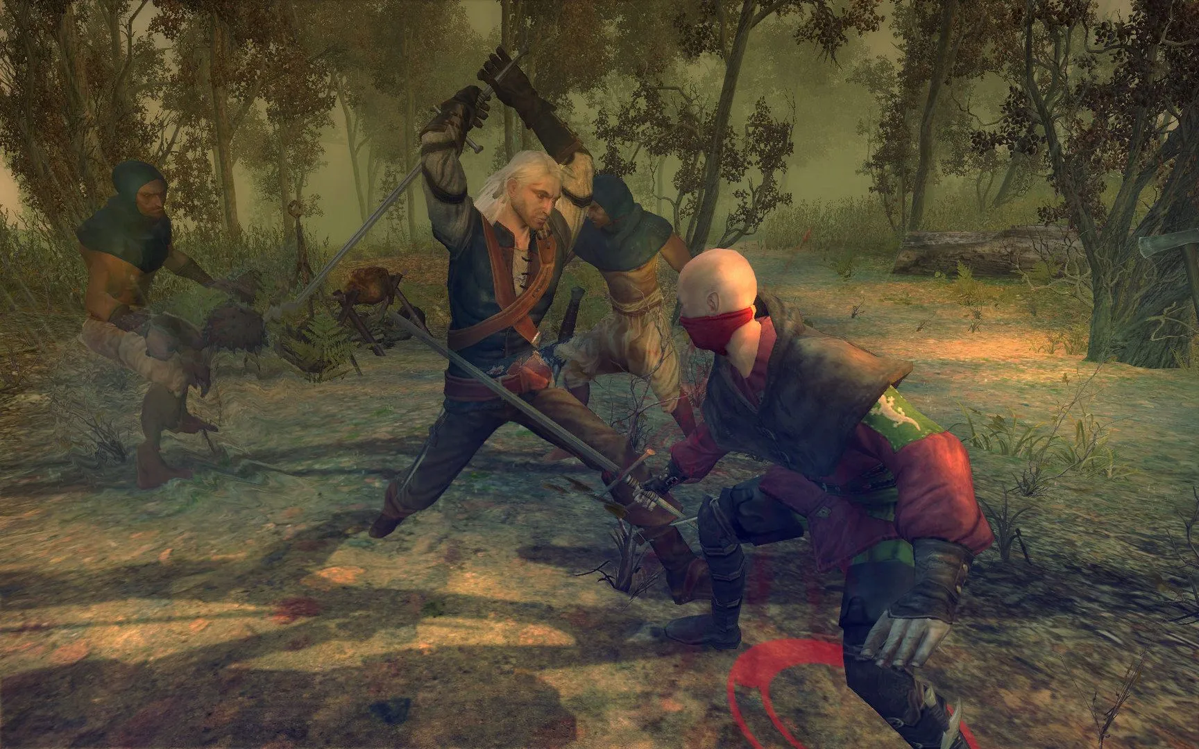 Hình ảnh gốc của tựa game The Witcher (2007), cho thấy Geralt of Rivia đang chiến đấu trong một khu rừng